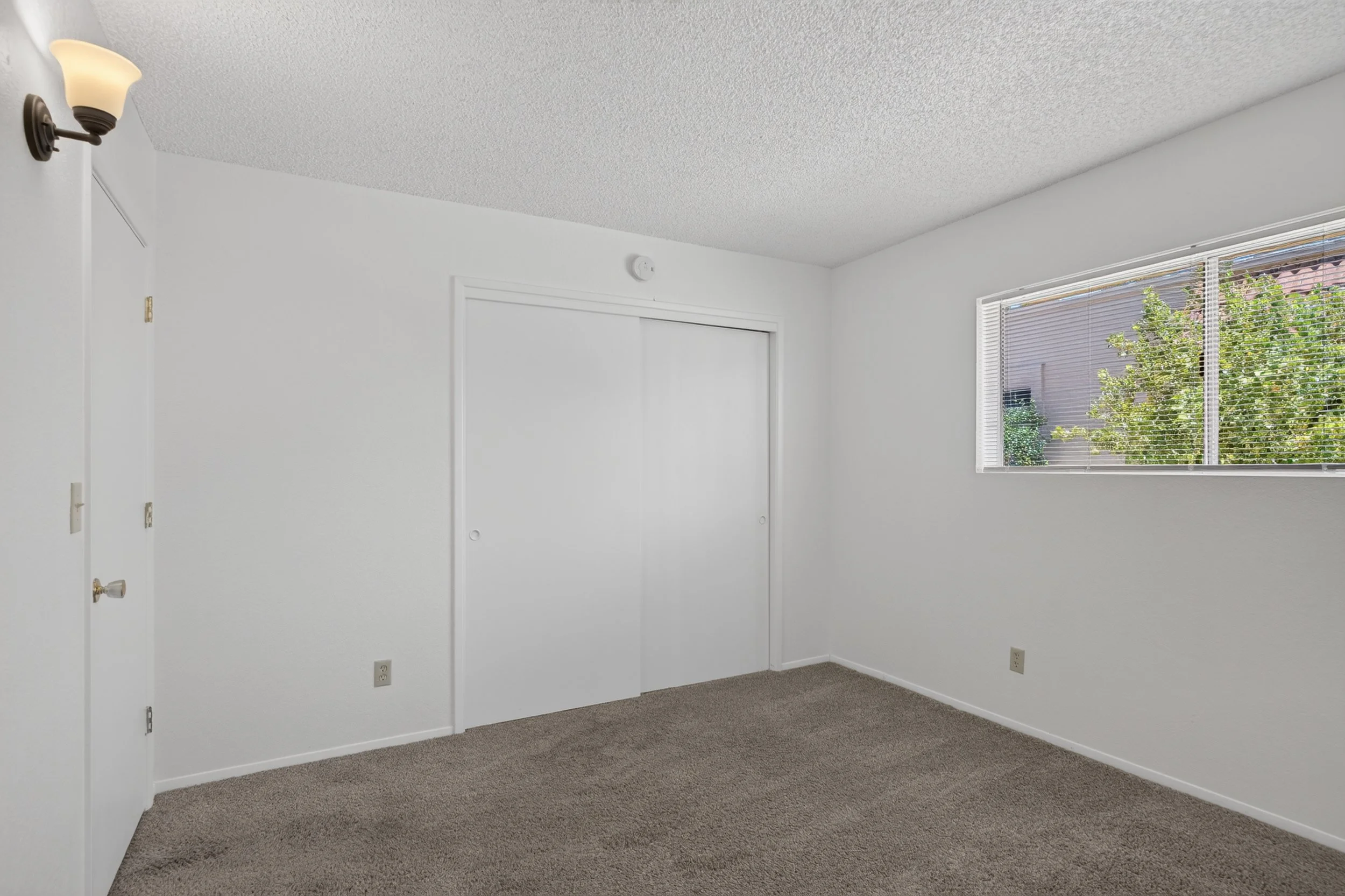 18 Bedroom 1 photo a.jpg