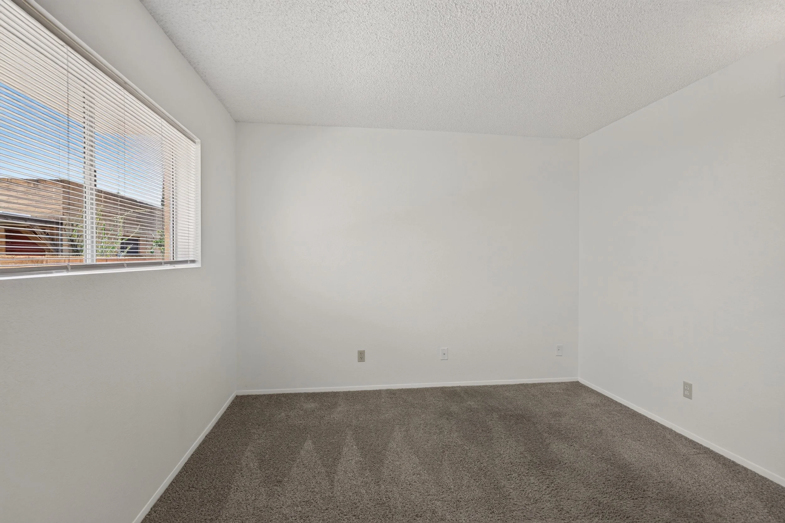 19 Bedroom 1 photo b.jpg
