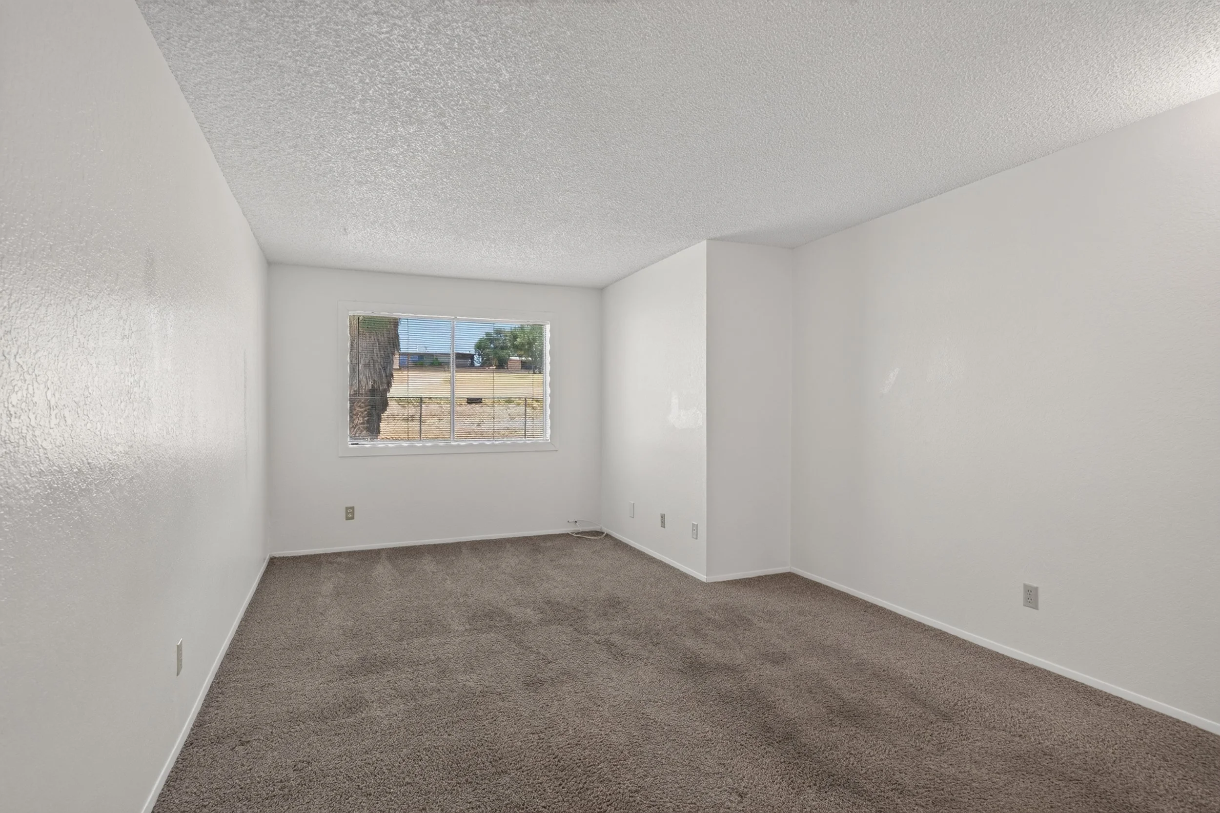 26 Main Bedroom photo c.jpg