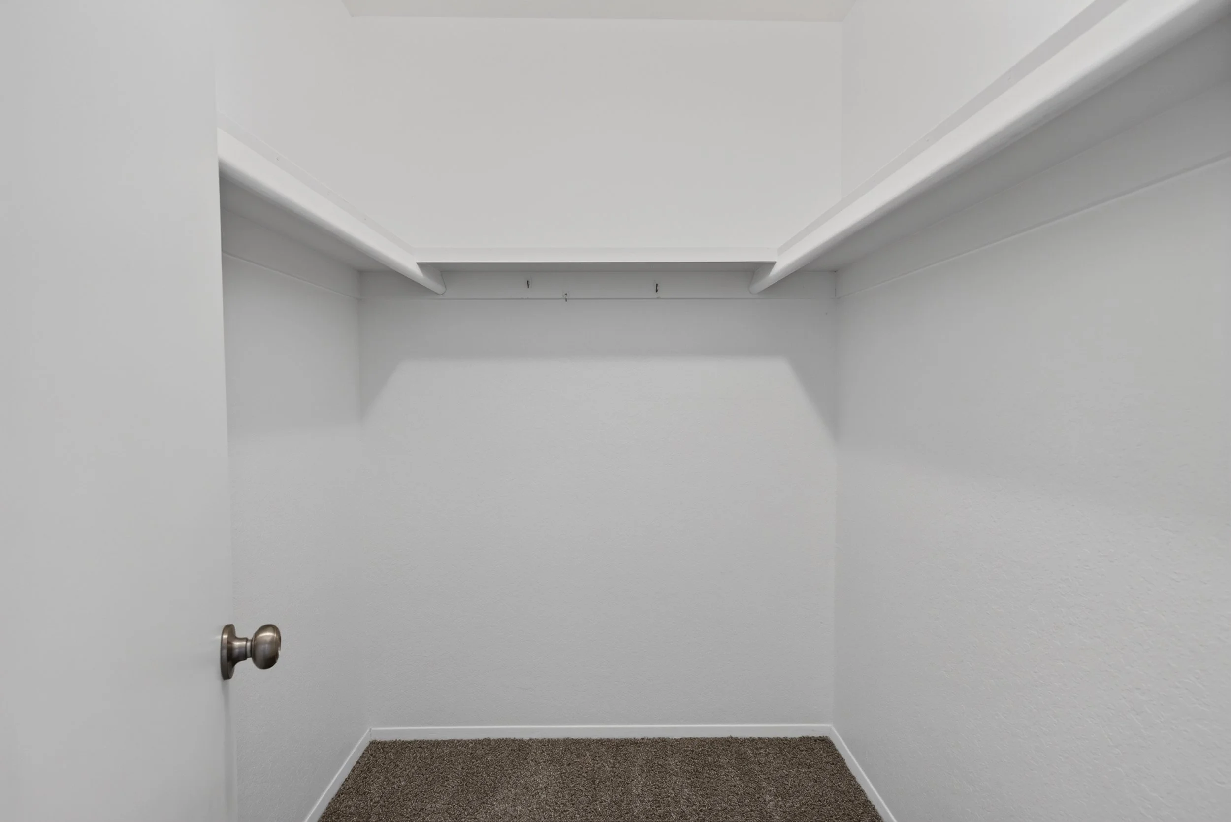 29 Main Bedroom Closet.jpg