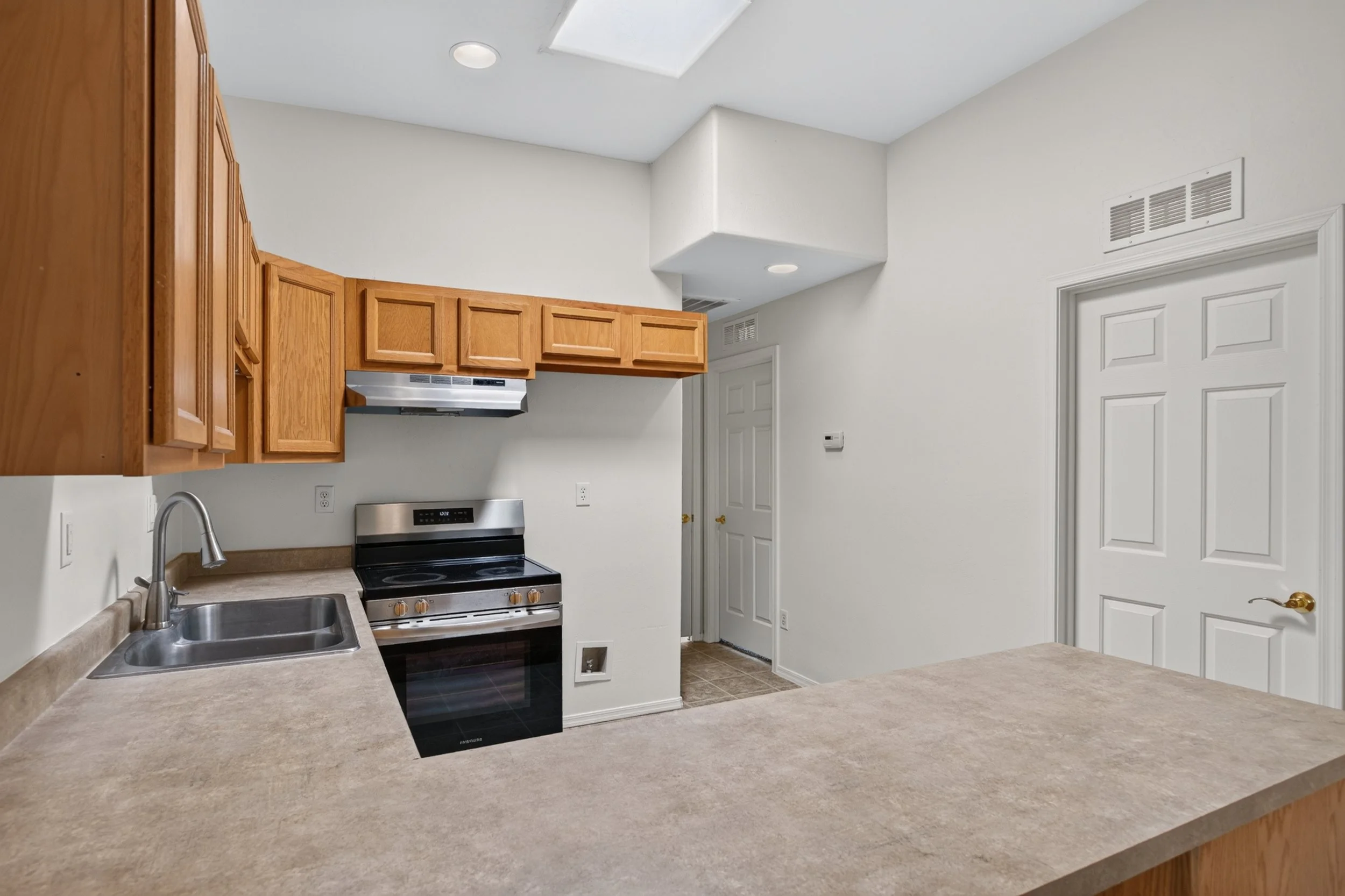 9 Kitchen photo a.jpg