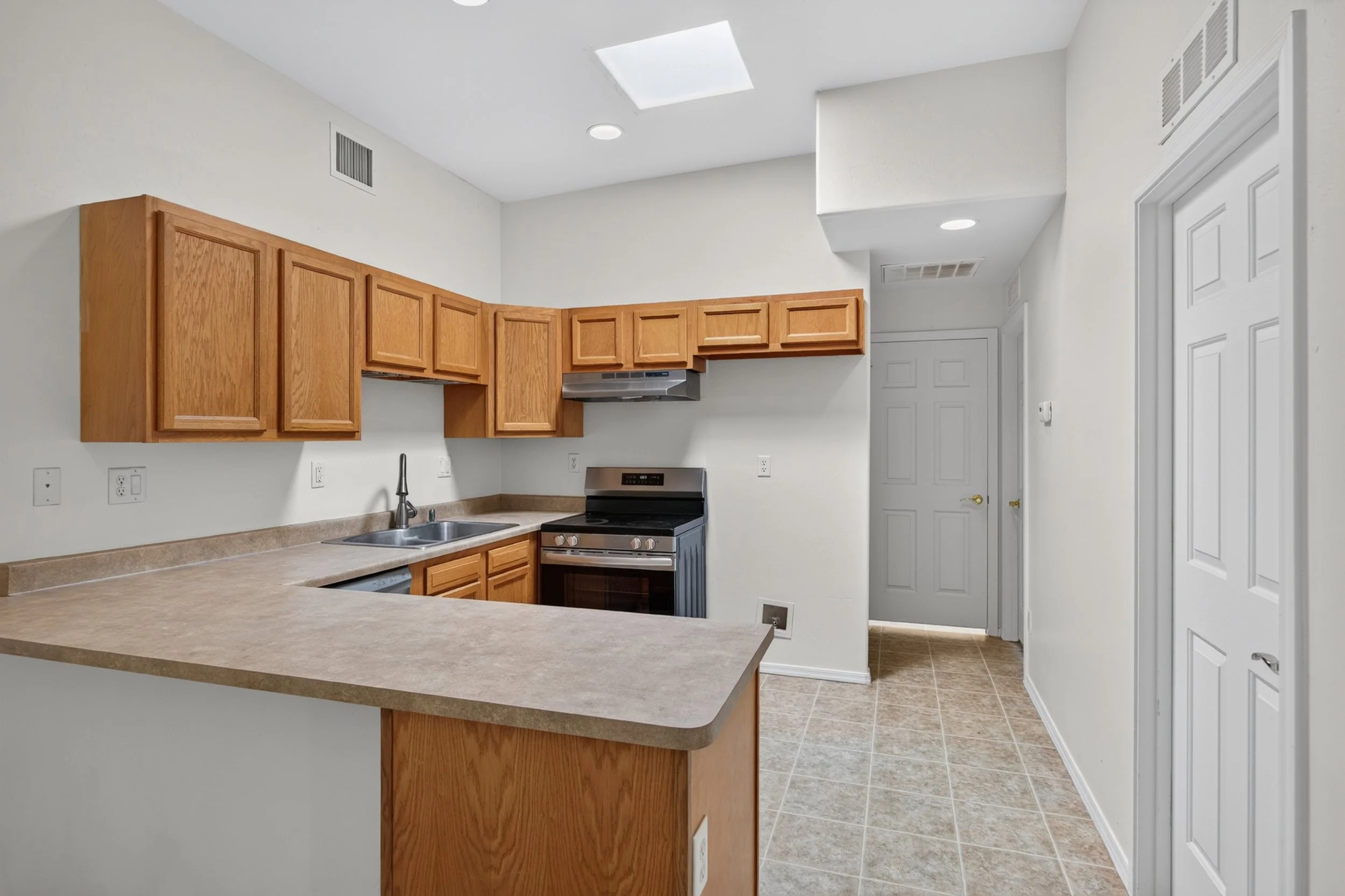 10 Kitchen photo b.jpg