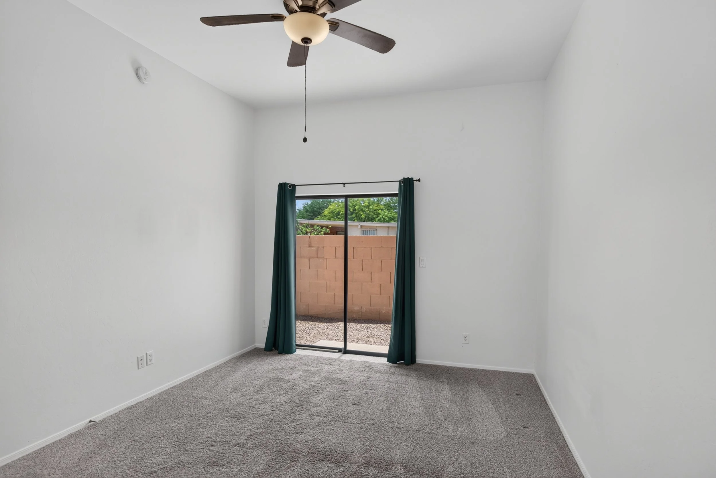 13 Main Bedroom photo a.jpg