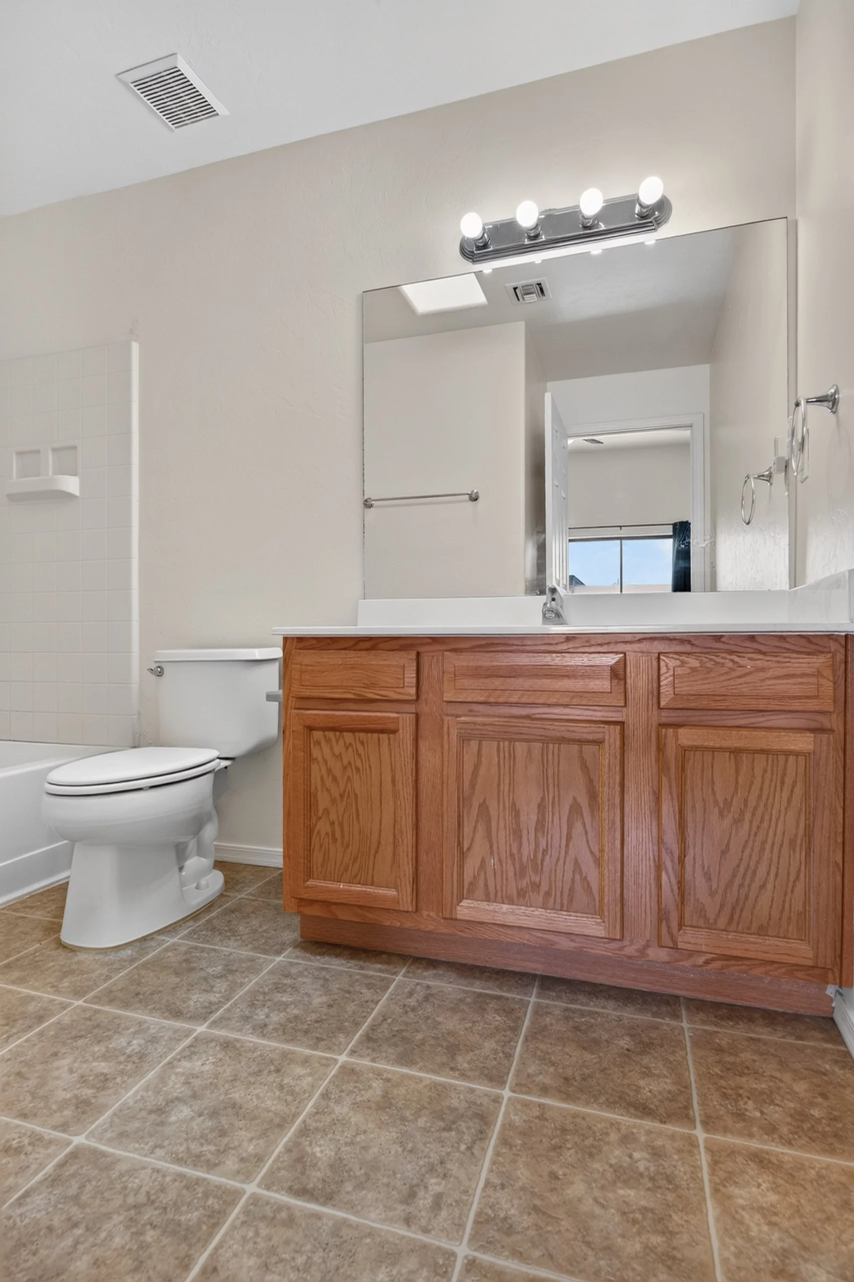 15 Main Bathroom photo a.jpg
