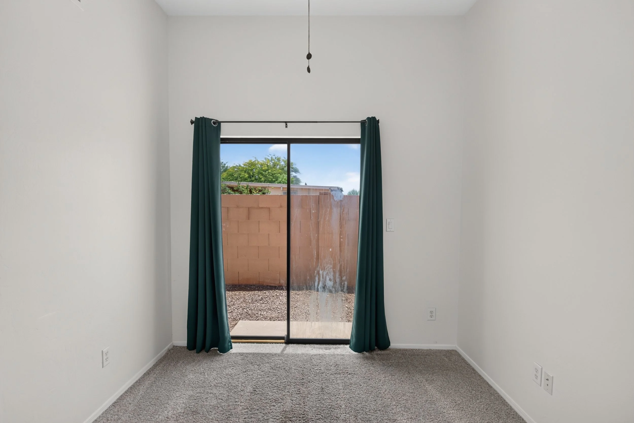 17 Bedroom 1 photo a.jpg