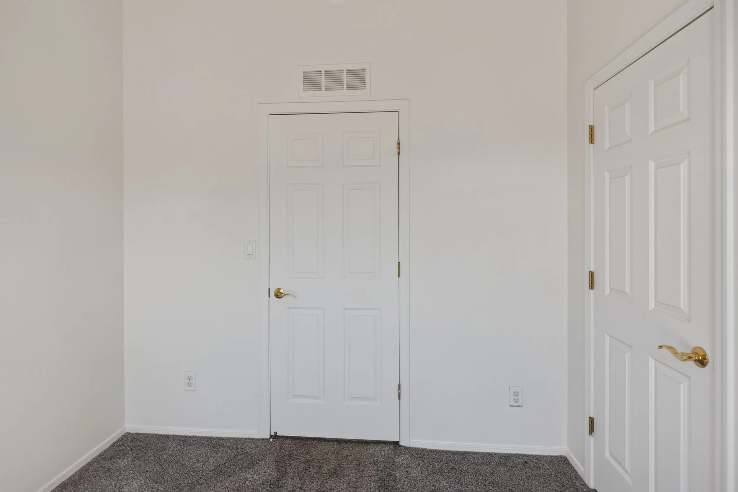 18 Bedroom 1 photo b.jpg