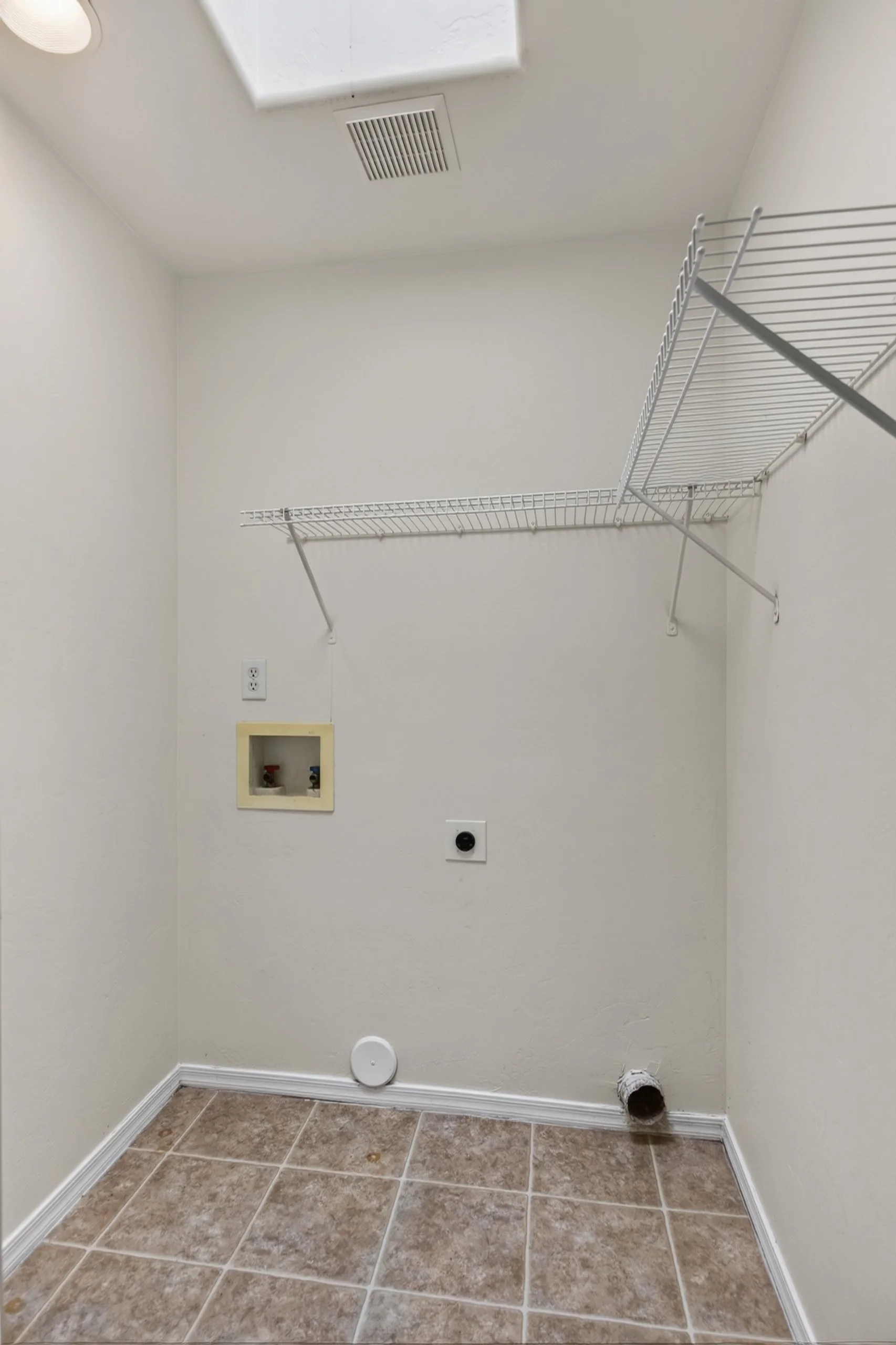 21 Laundry Room.jpg