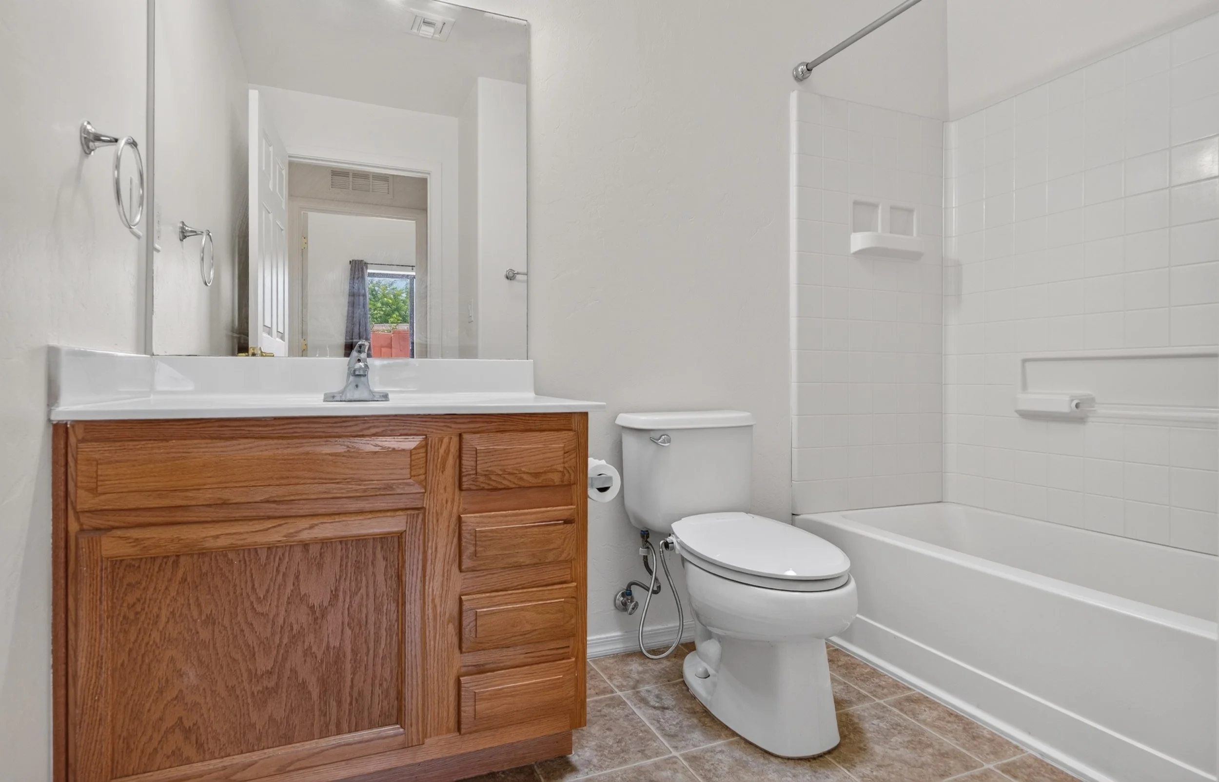 22 Bathroom.jpg