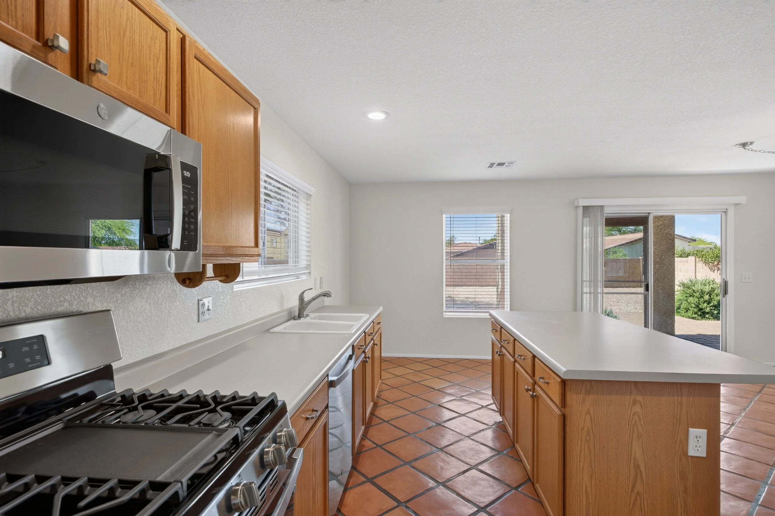 14 Kitchen photo d.jpg