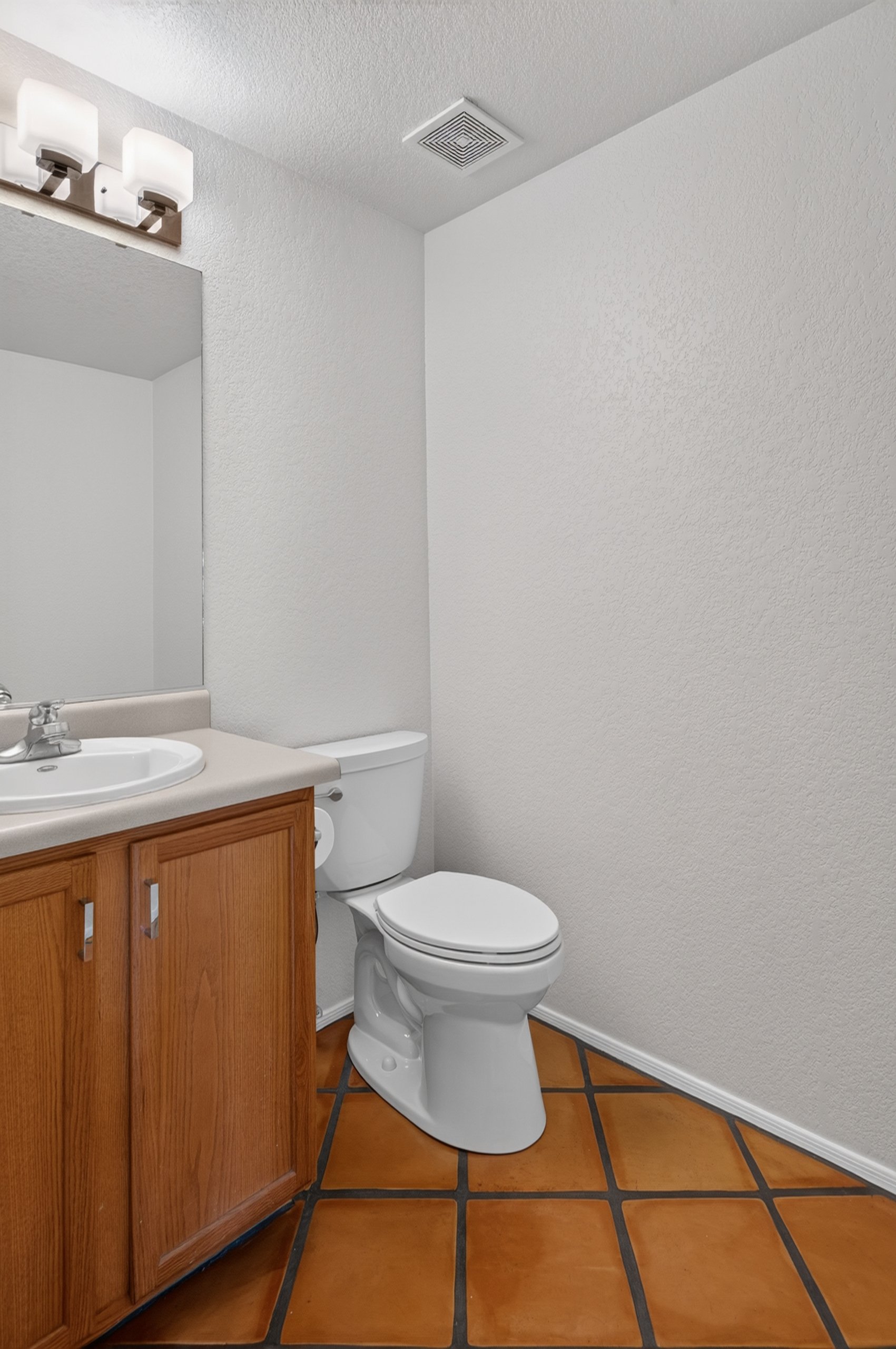 17 Bathroom 1.jpg