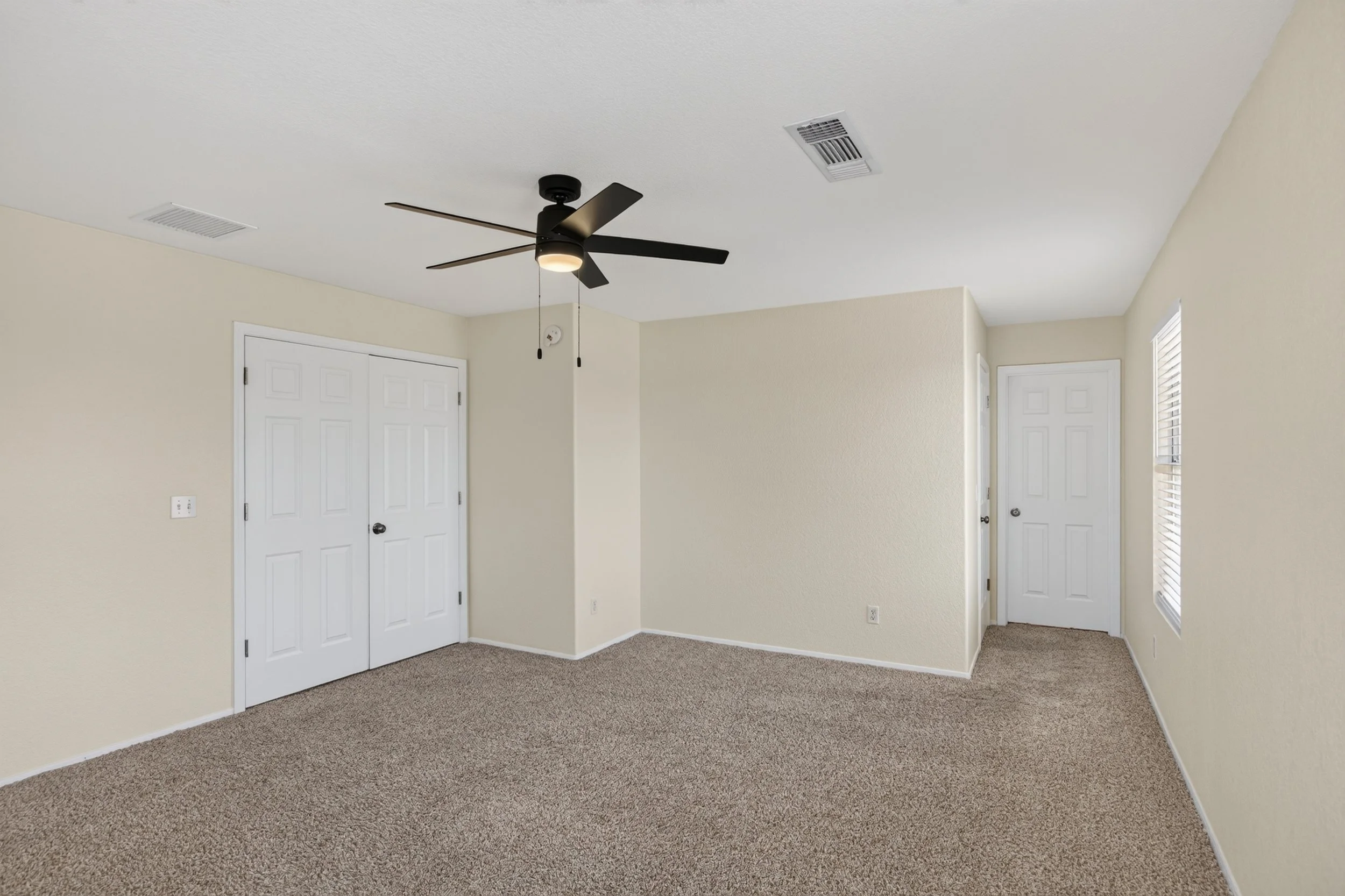 20 Main Bedroom photo a.jpg
