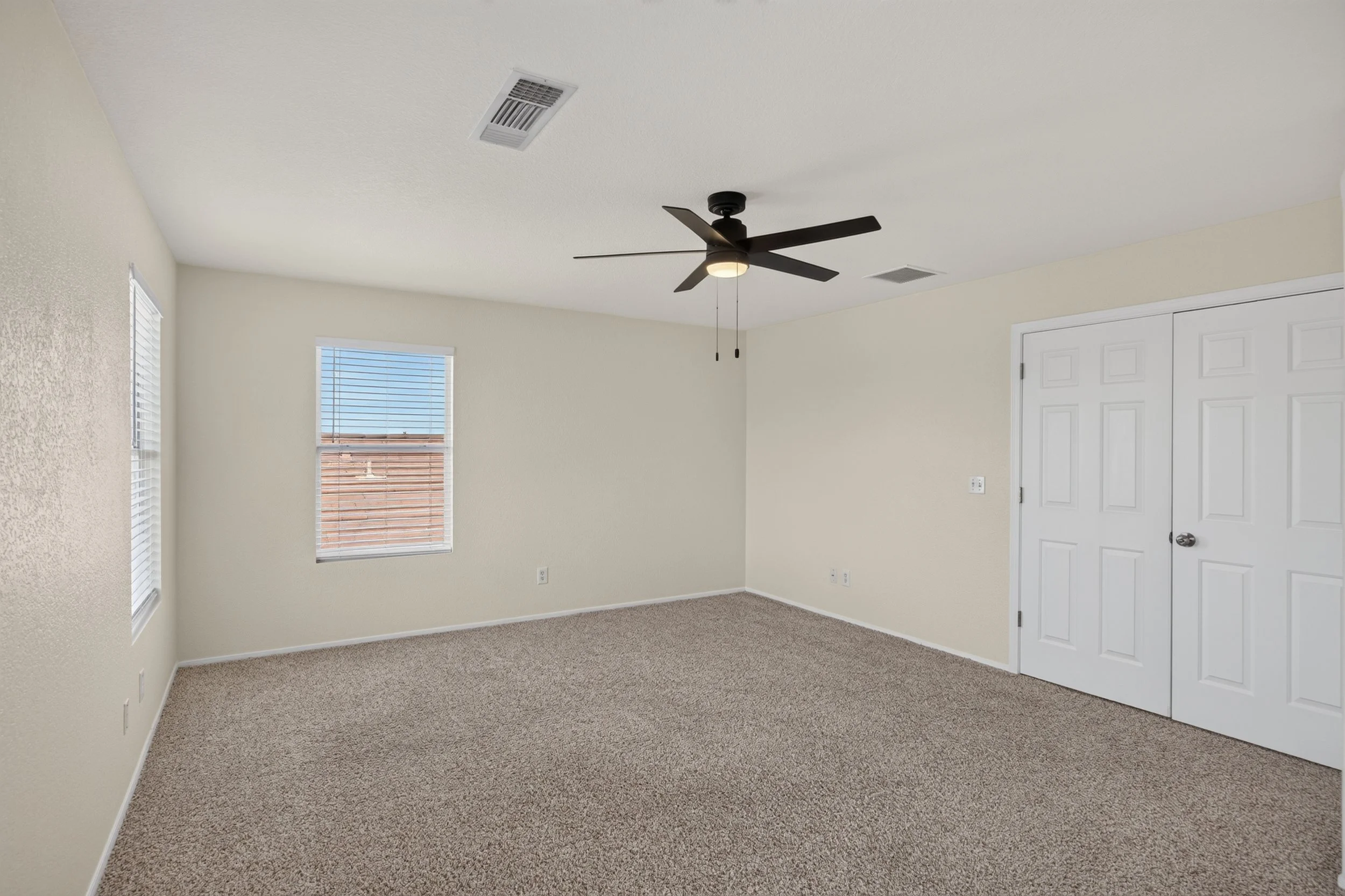 21 Main Bedroom photo b.jpg
