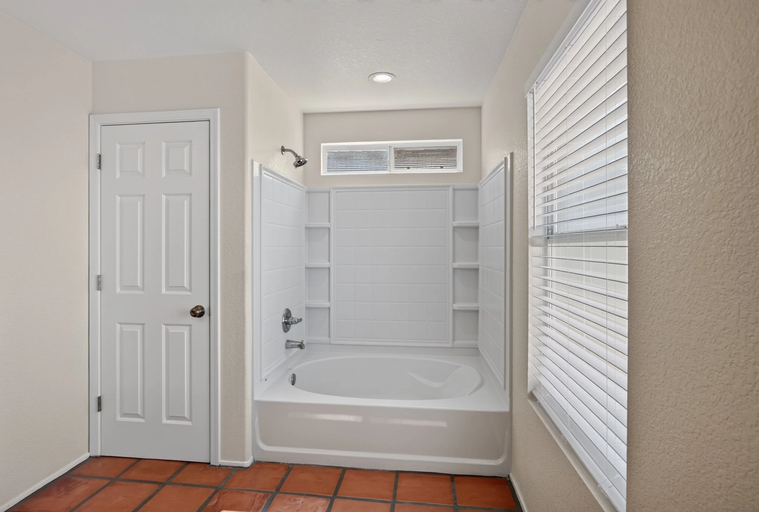 22 Main Bathroom photo a.jpg