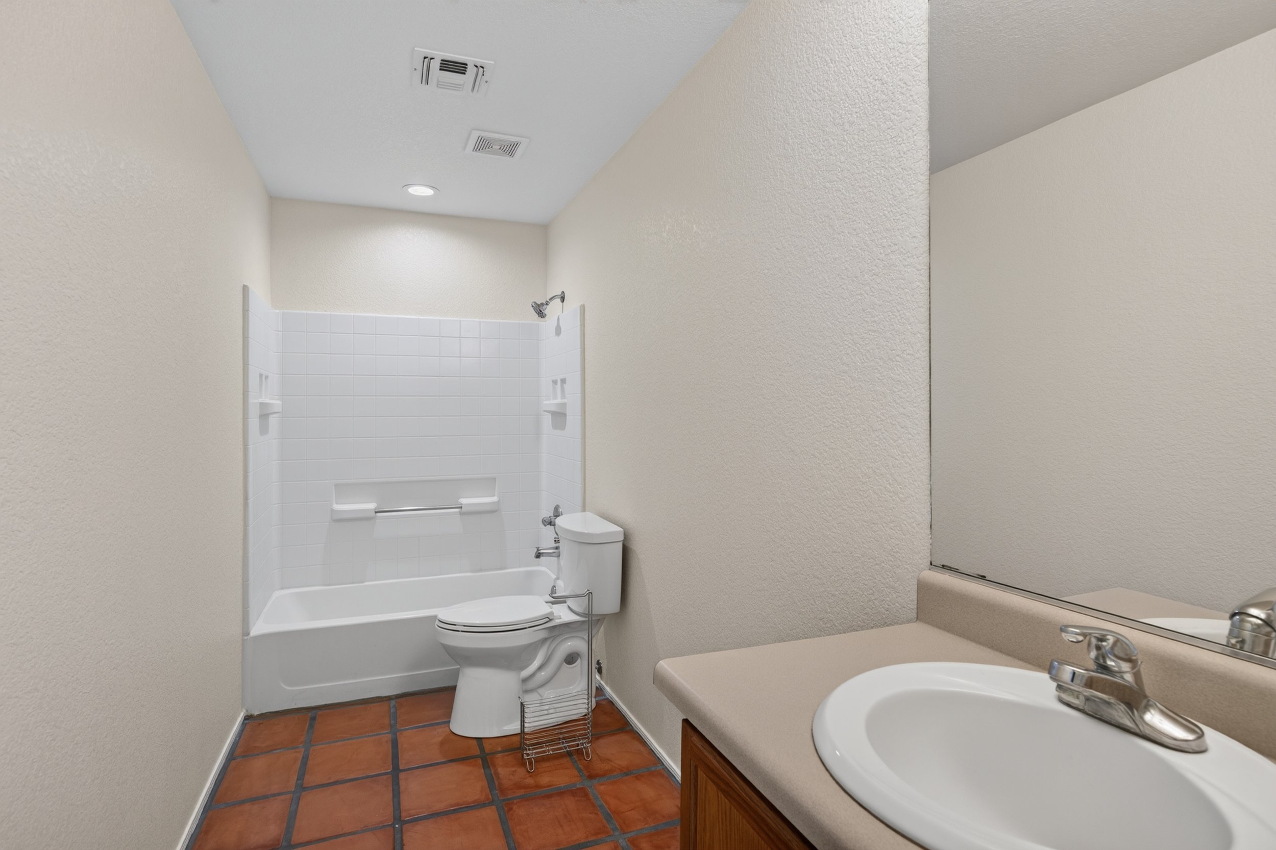 28 Bathroom 2.jpg