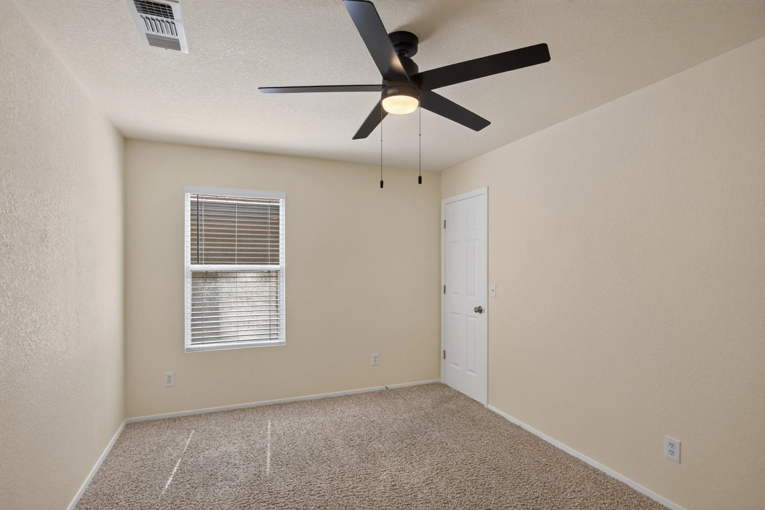 29 Bedroom 1 photo a.jpg