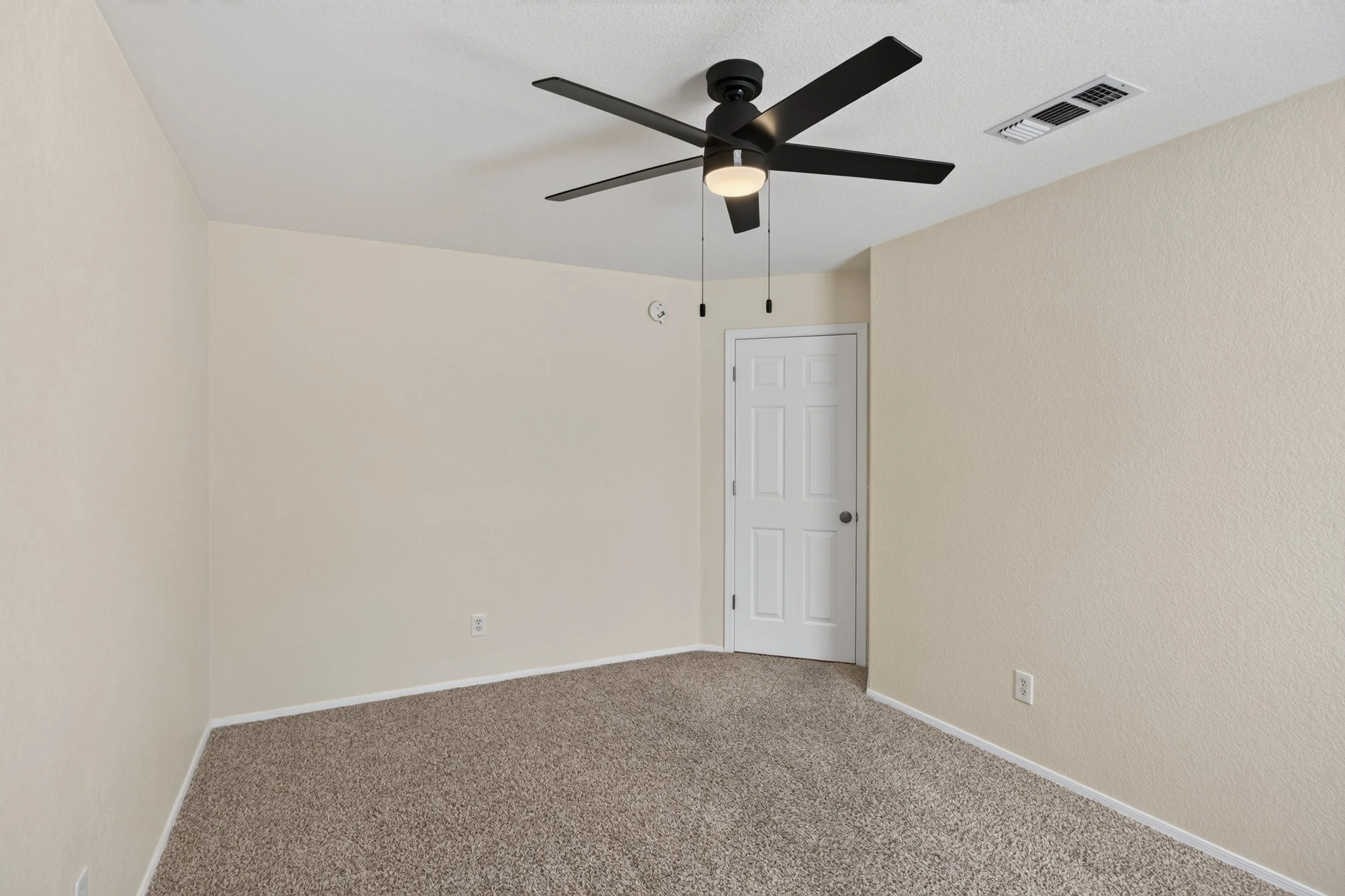 30 Bedroom 1 photo b.jpg