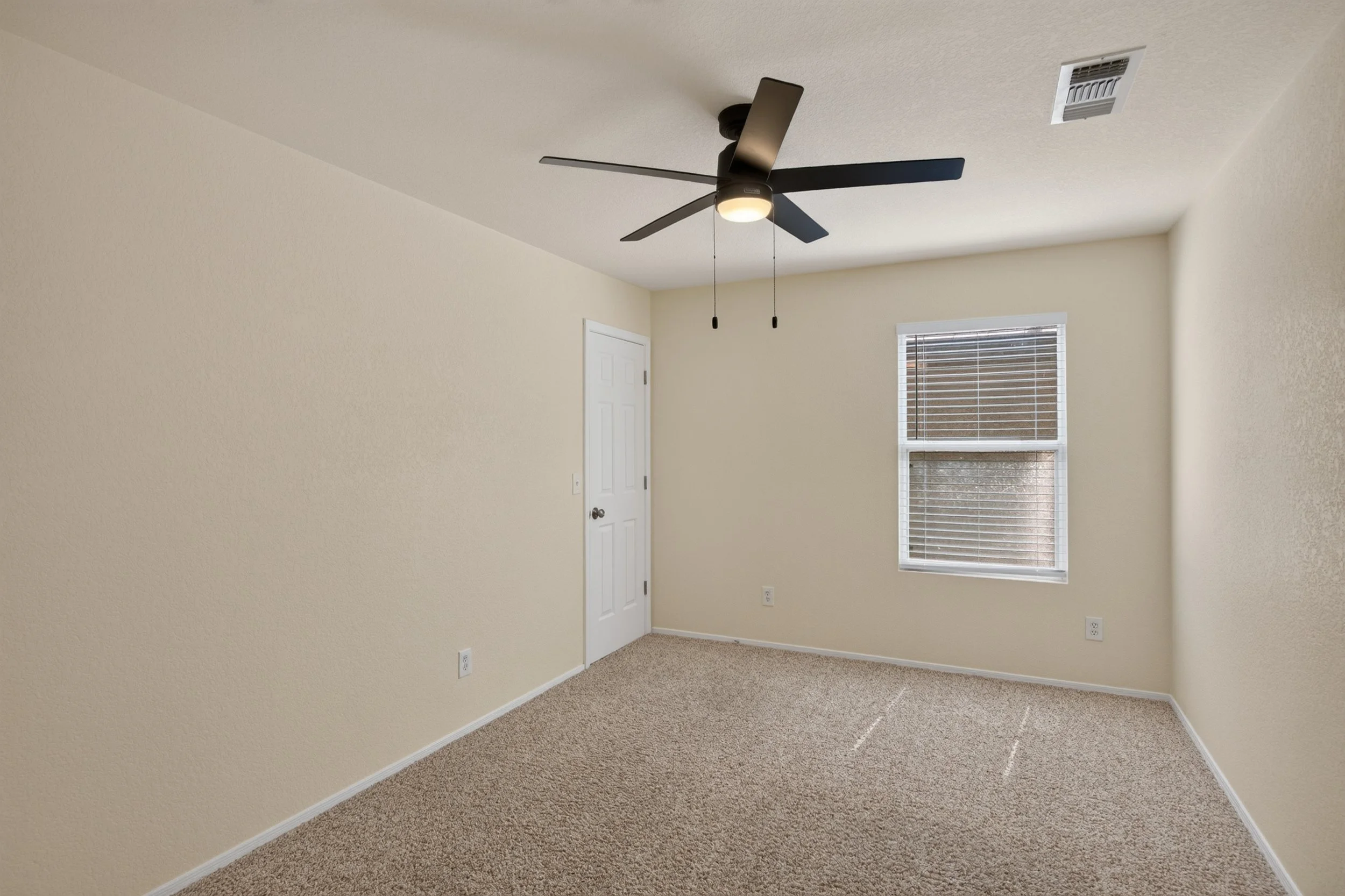 32 Bedroom 2 photo a.jpg