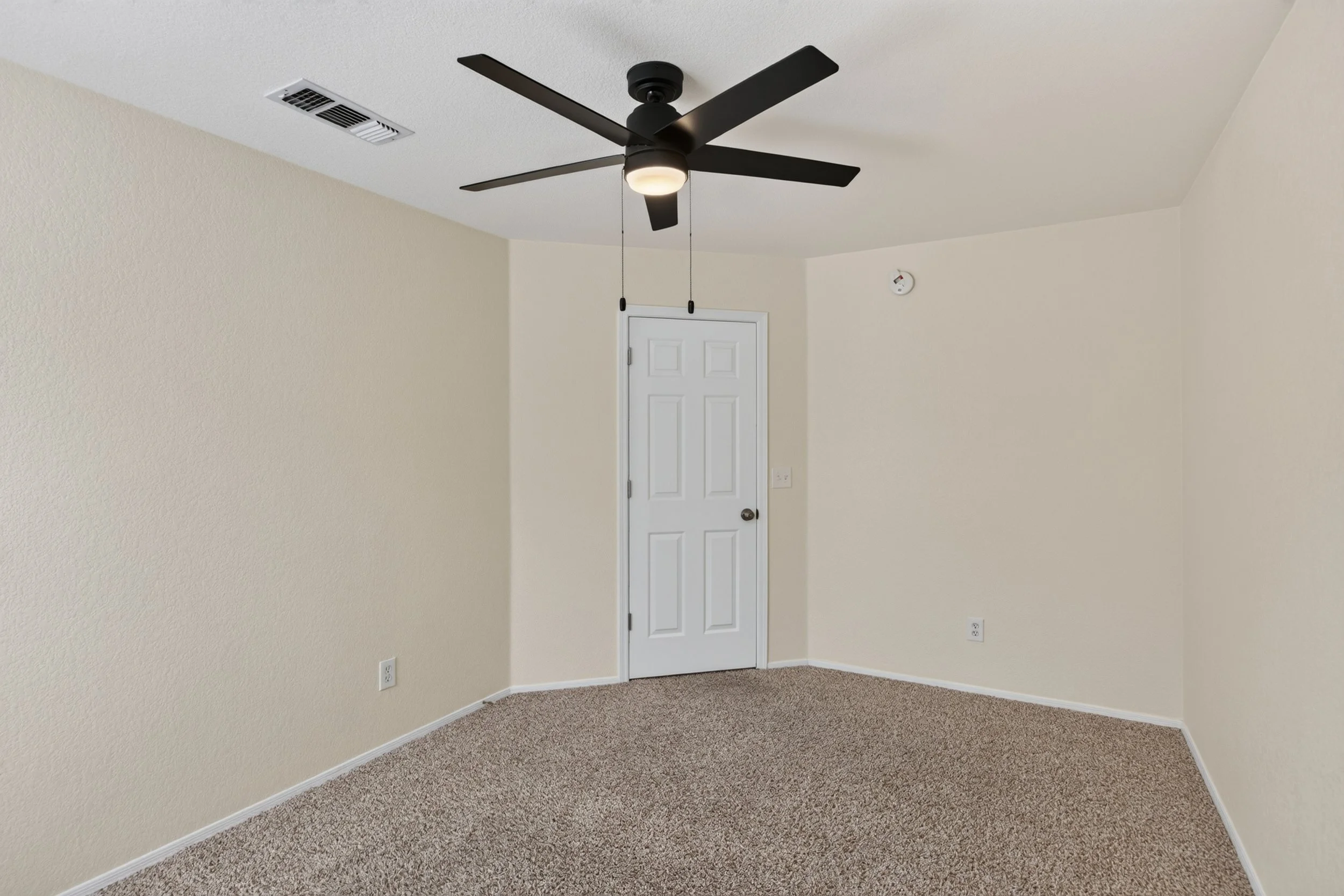 33 Bedroom 2 photo b.jpg