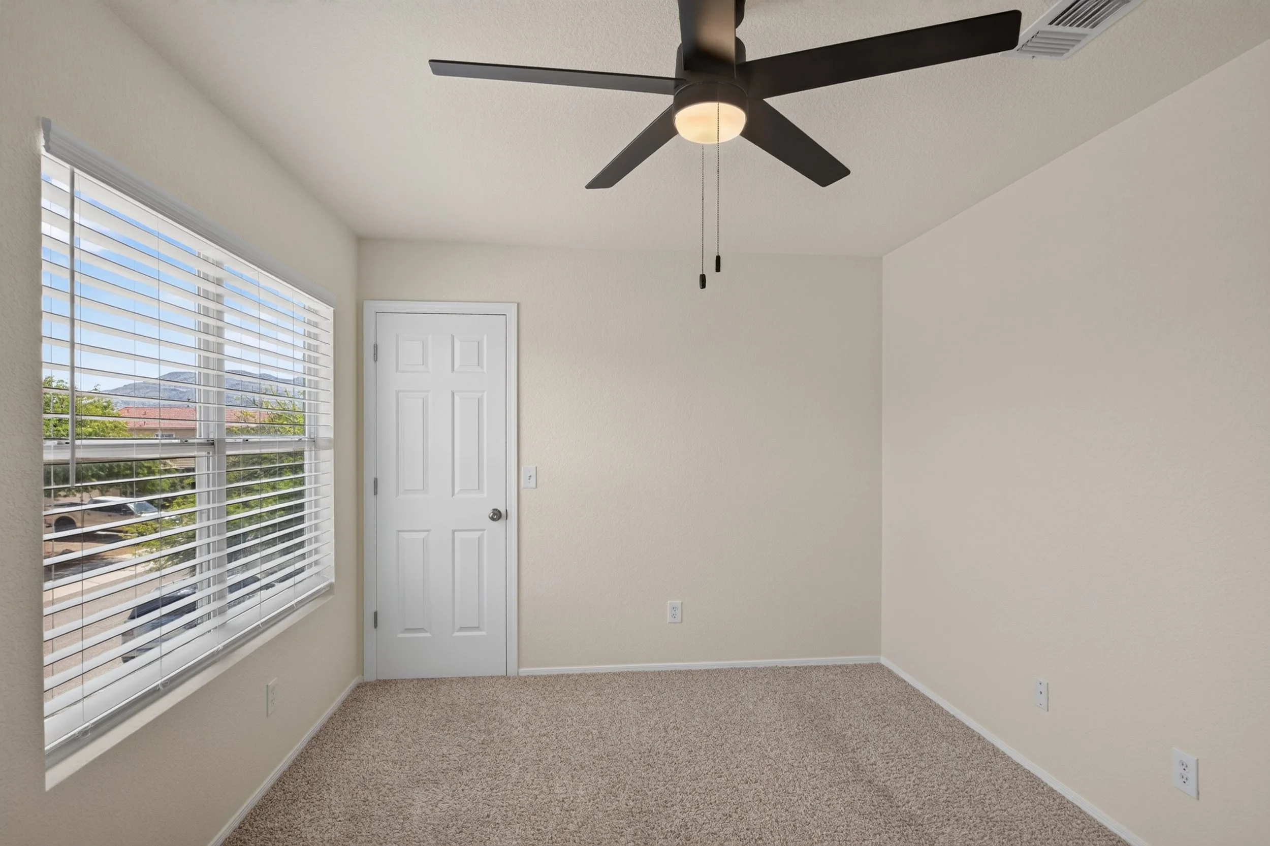 35 Bedroom 3 photo a.jpg