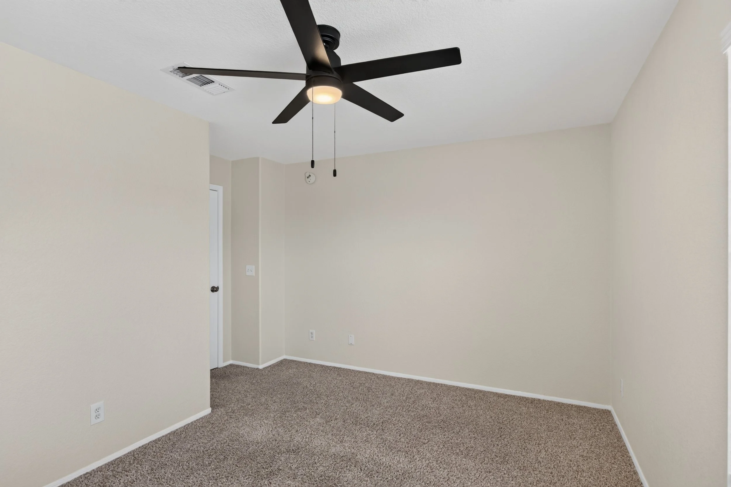 36 Bedroom 3 photo b.jpg