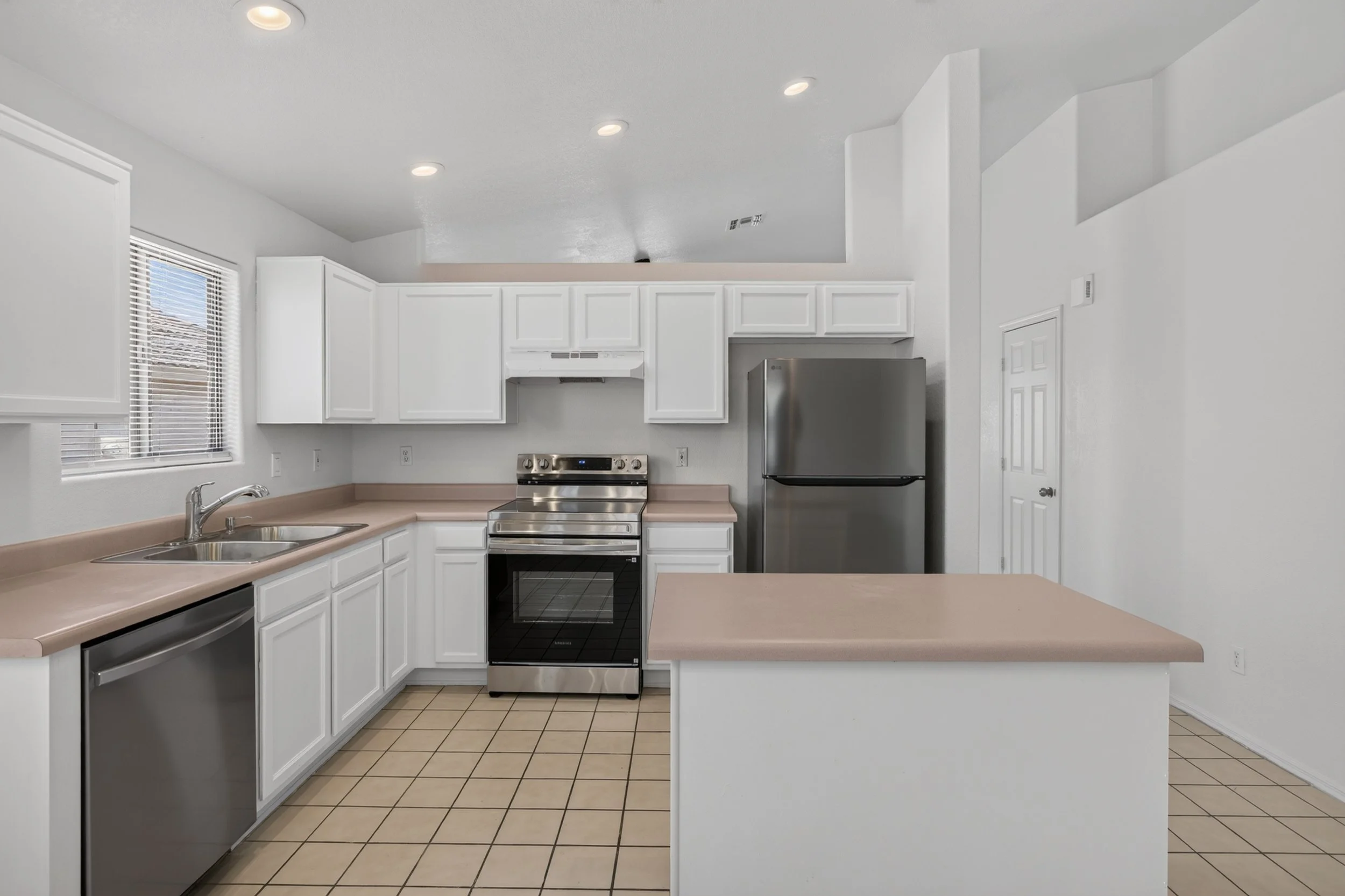 12 Kitchen photo c.jpg