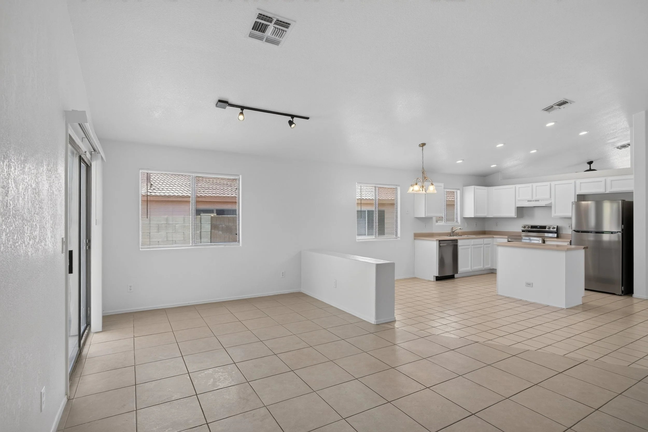 17 Family Room photo d.jpg