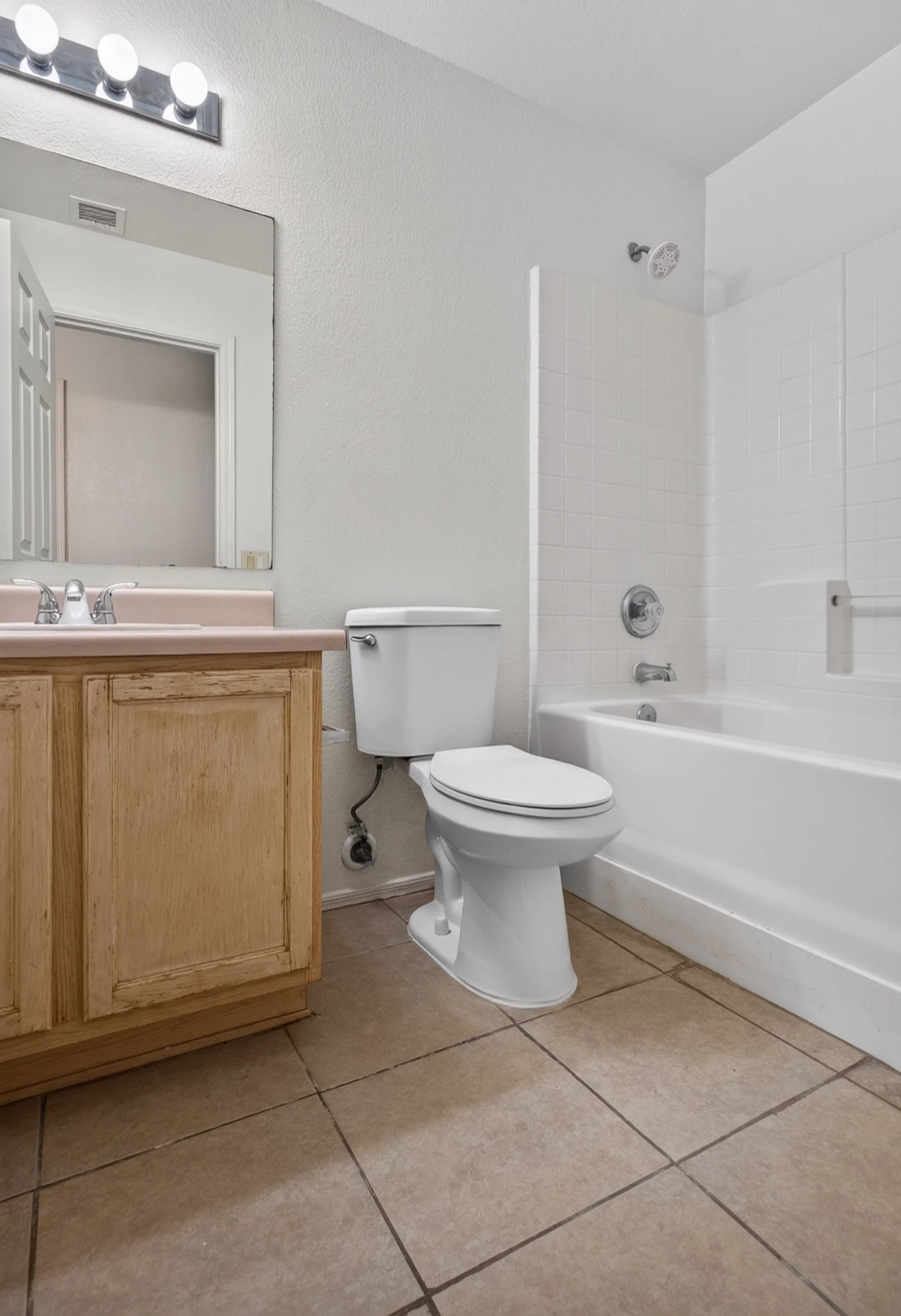 31 Bathroom photo a.jpg