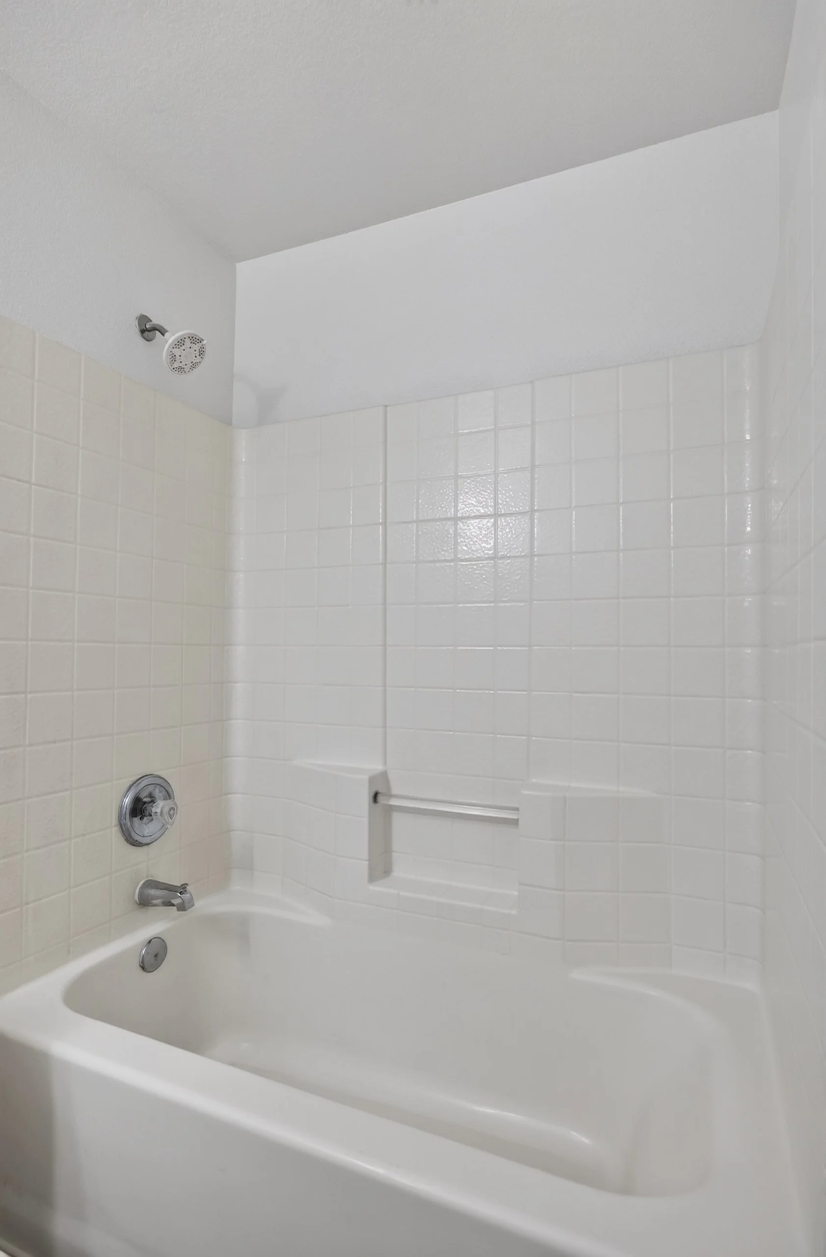 32 Bathroom photo b.jpg