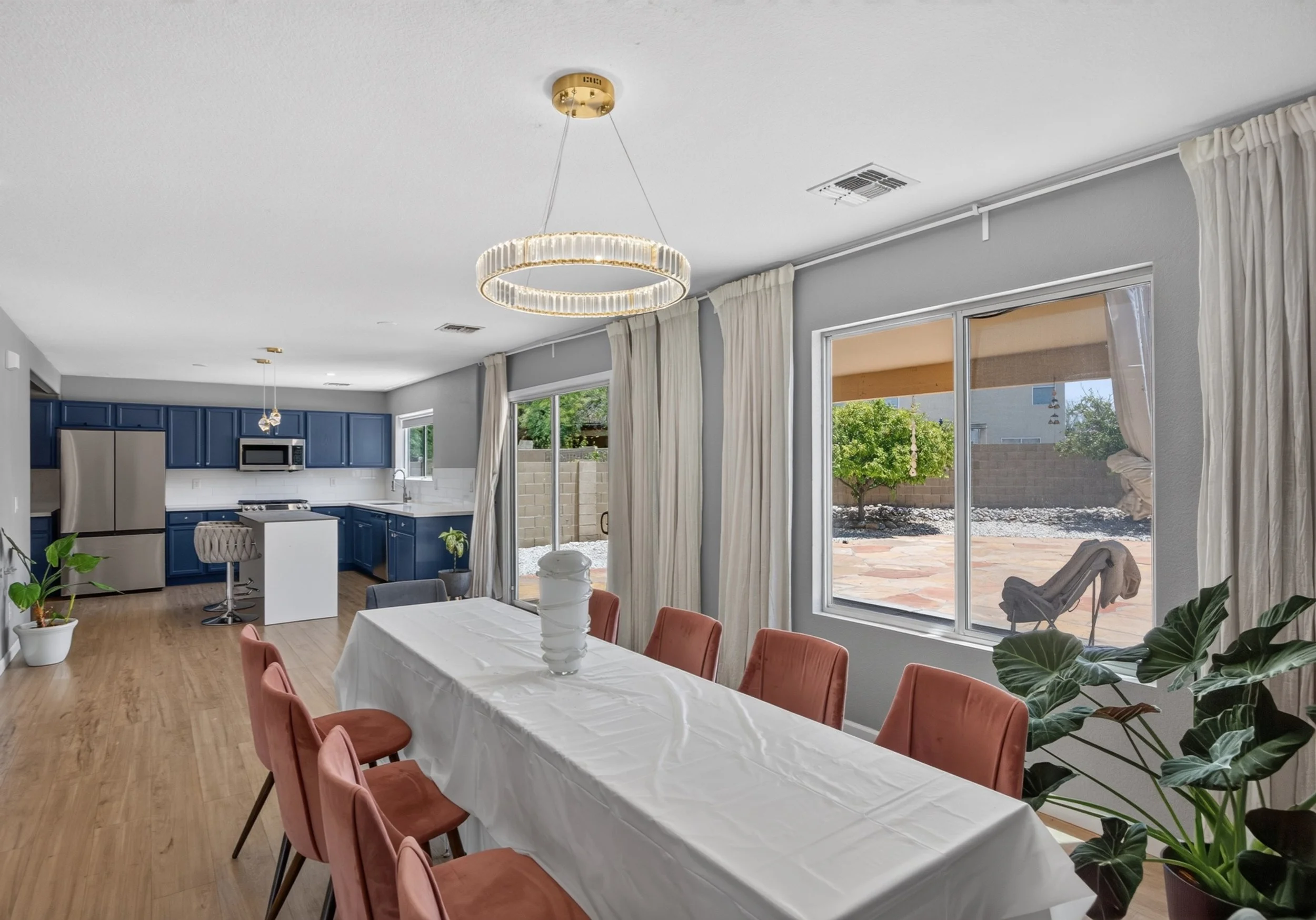 14 Dining photo b.jpg