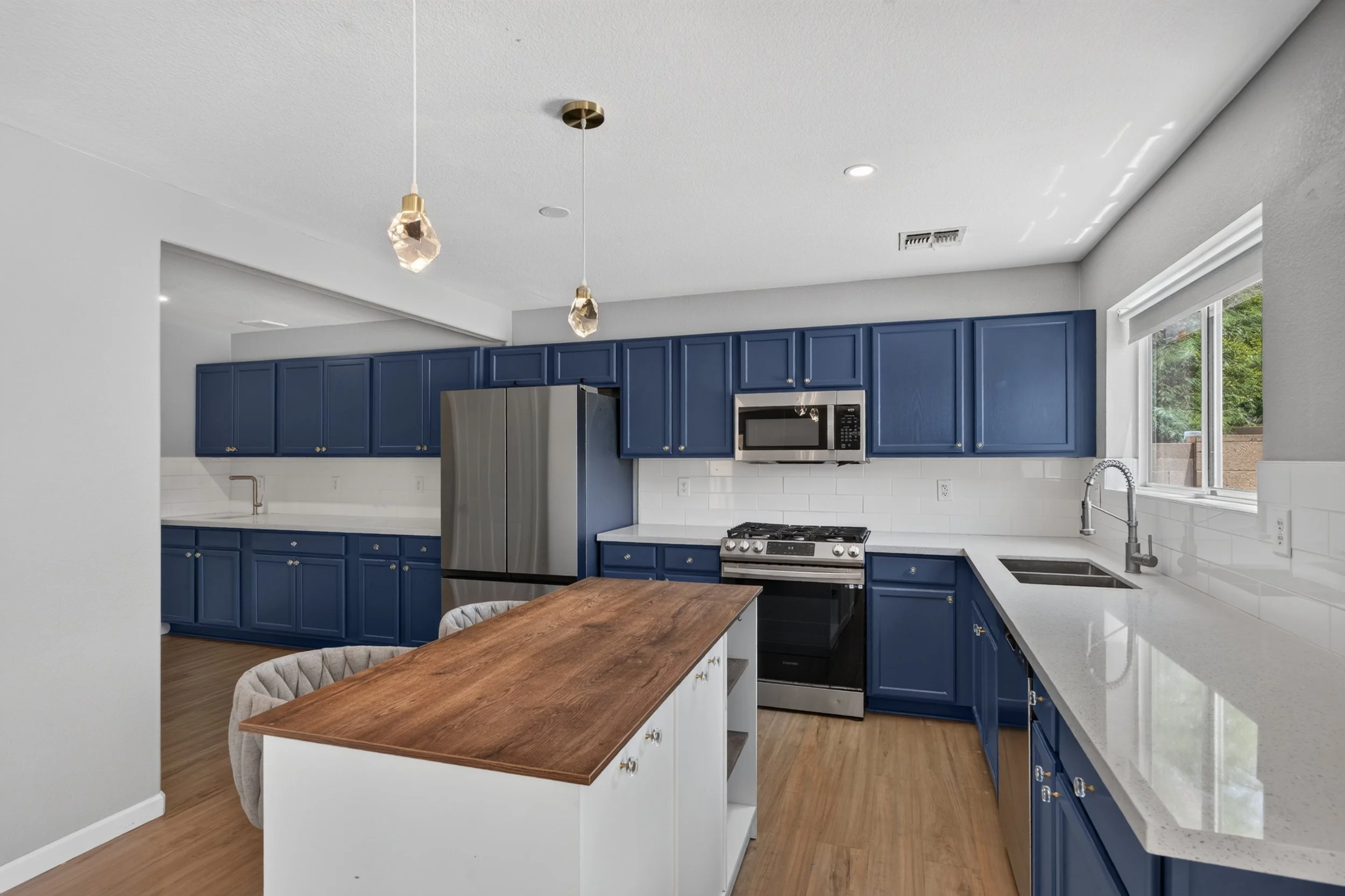19 Kitchen photo c.jpg