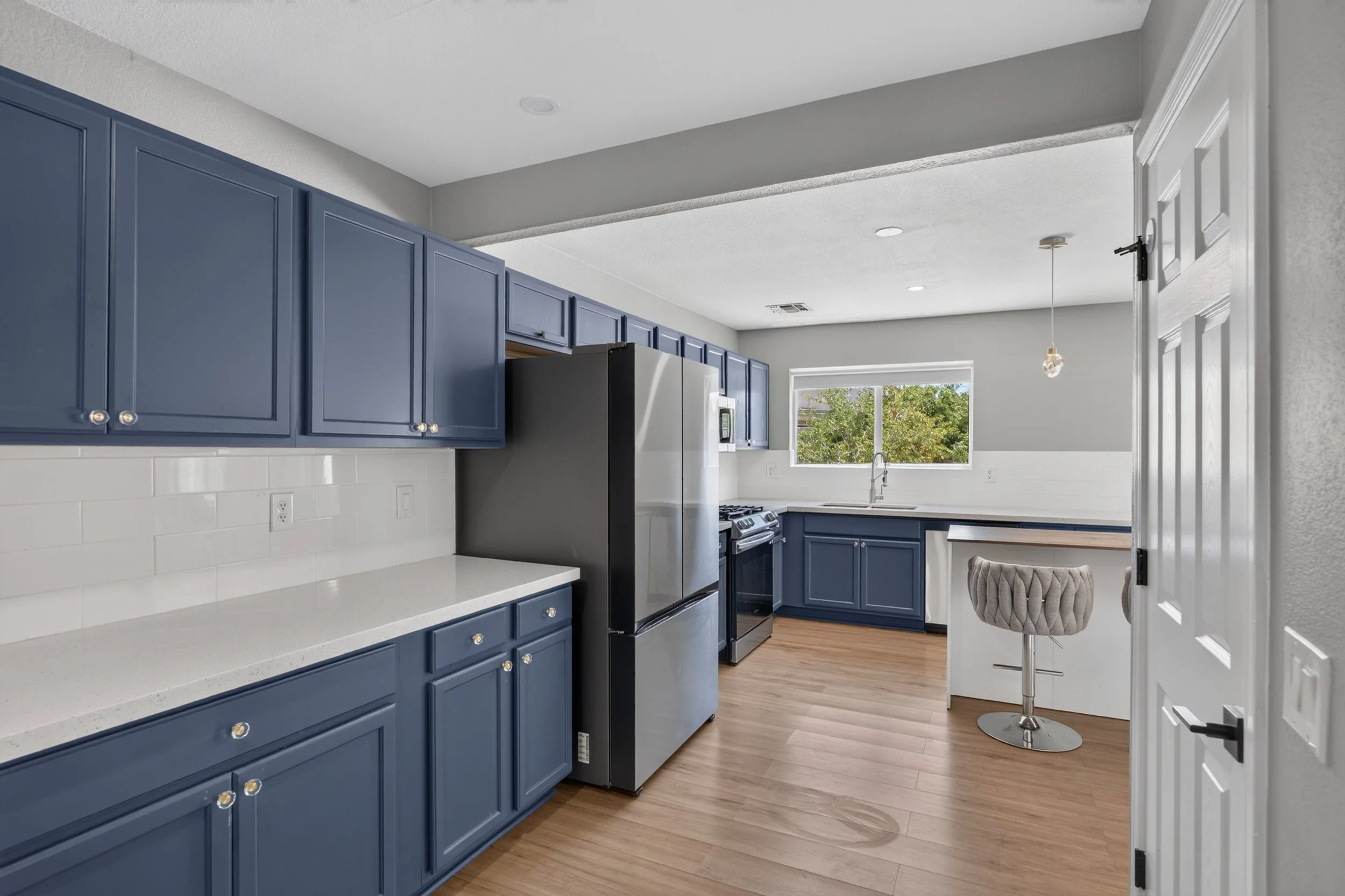 24 Kitchen photo h.jpg