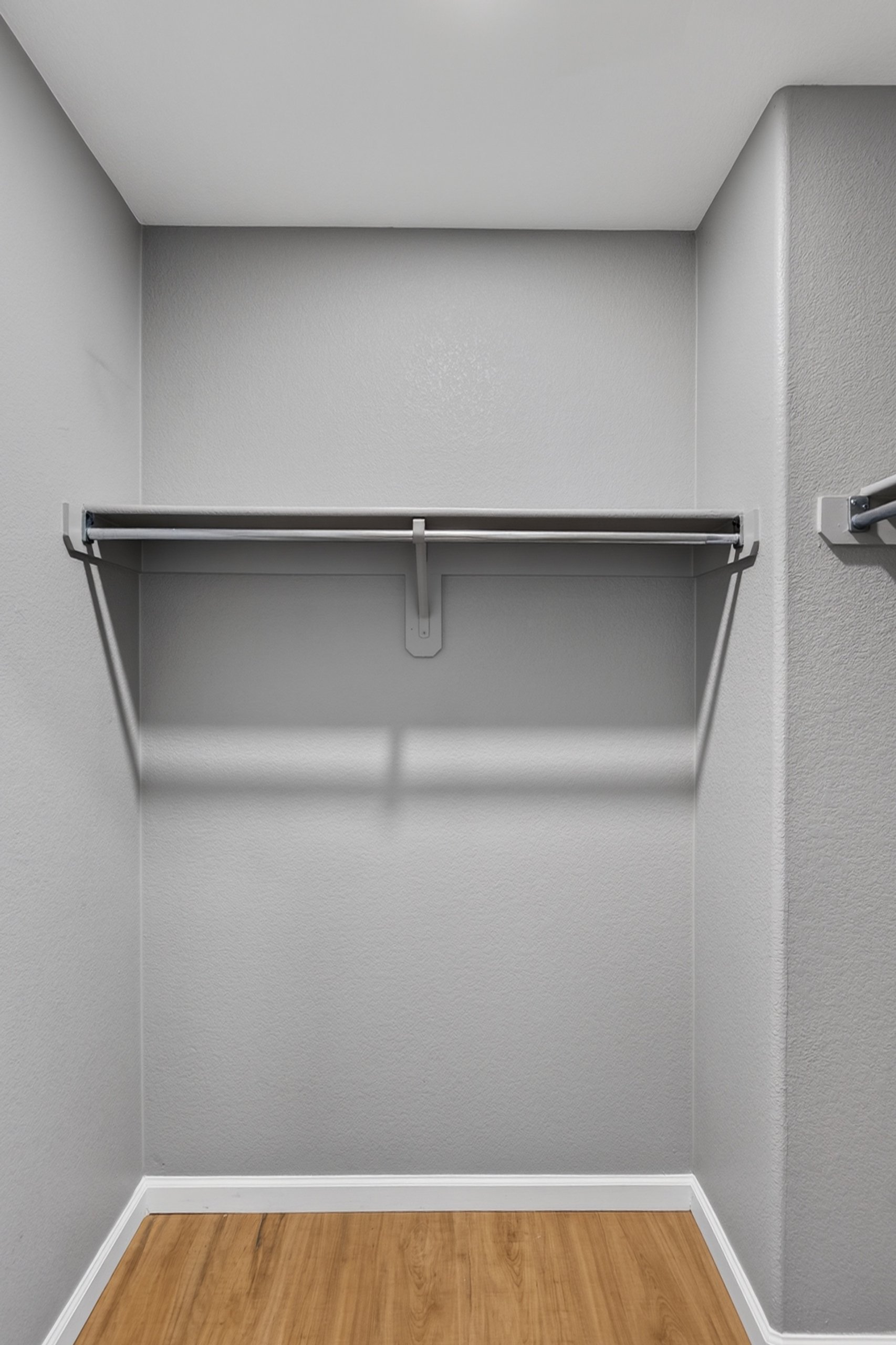 34 Main Bedroom Closet 1.jpg