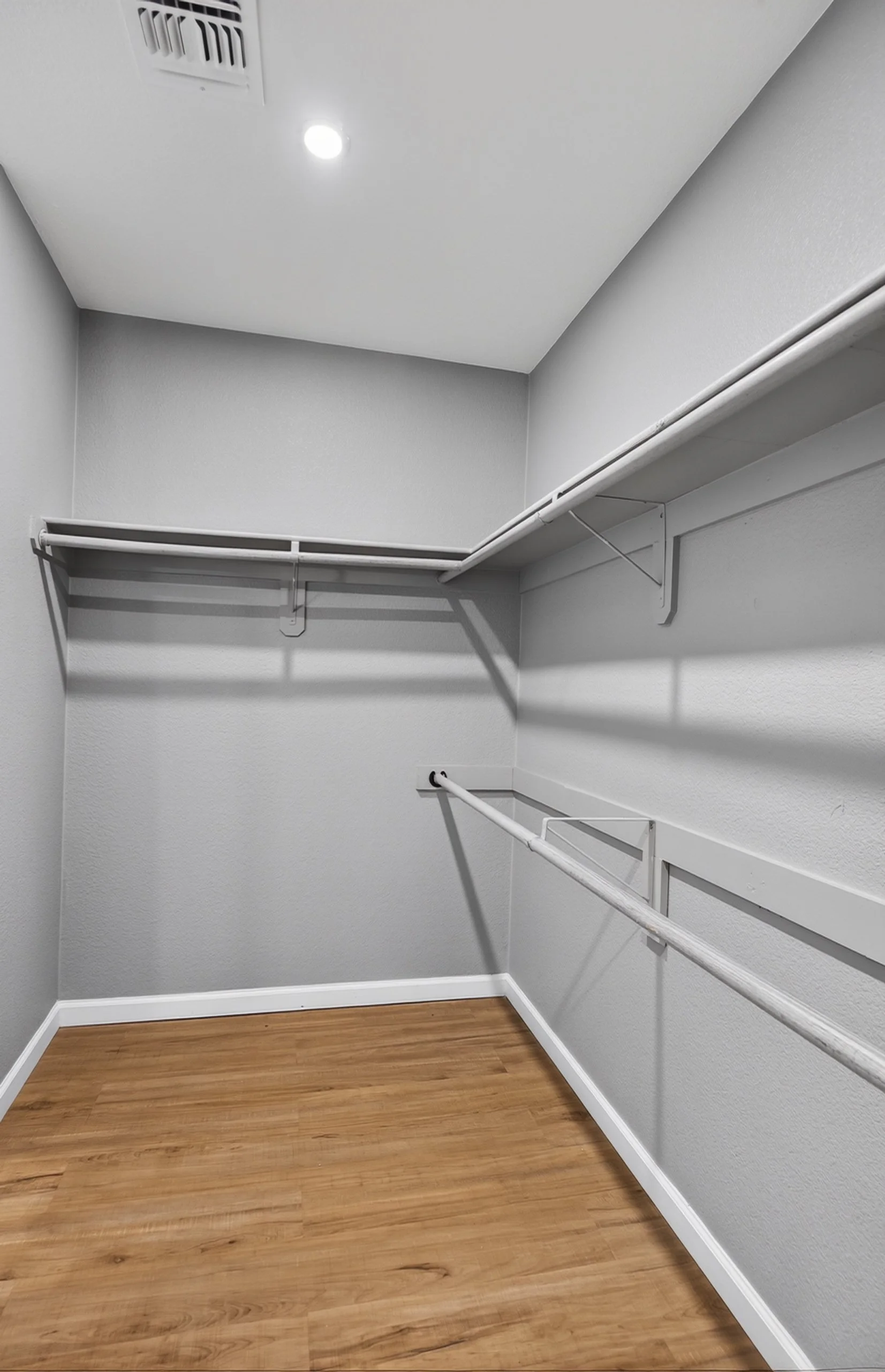 37 Main Bedroom Closet 2.jpg