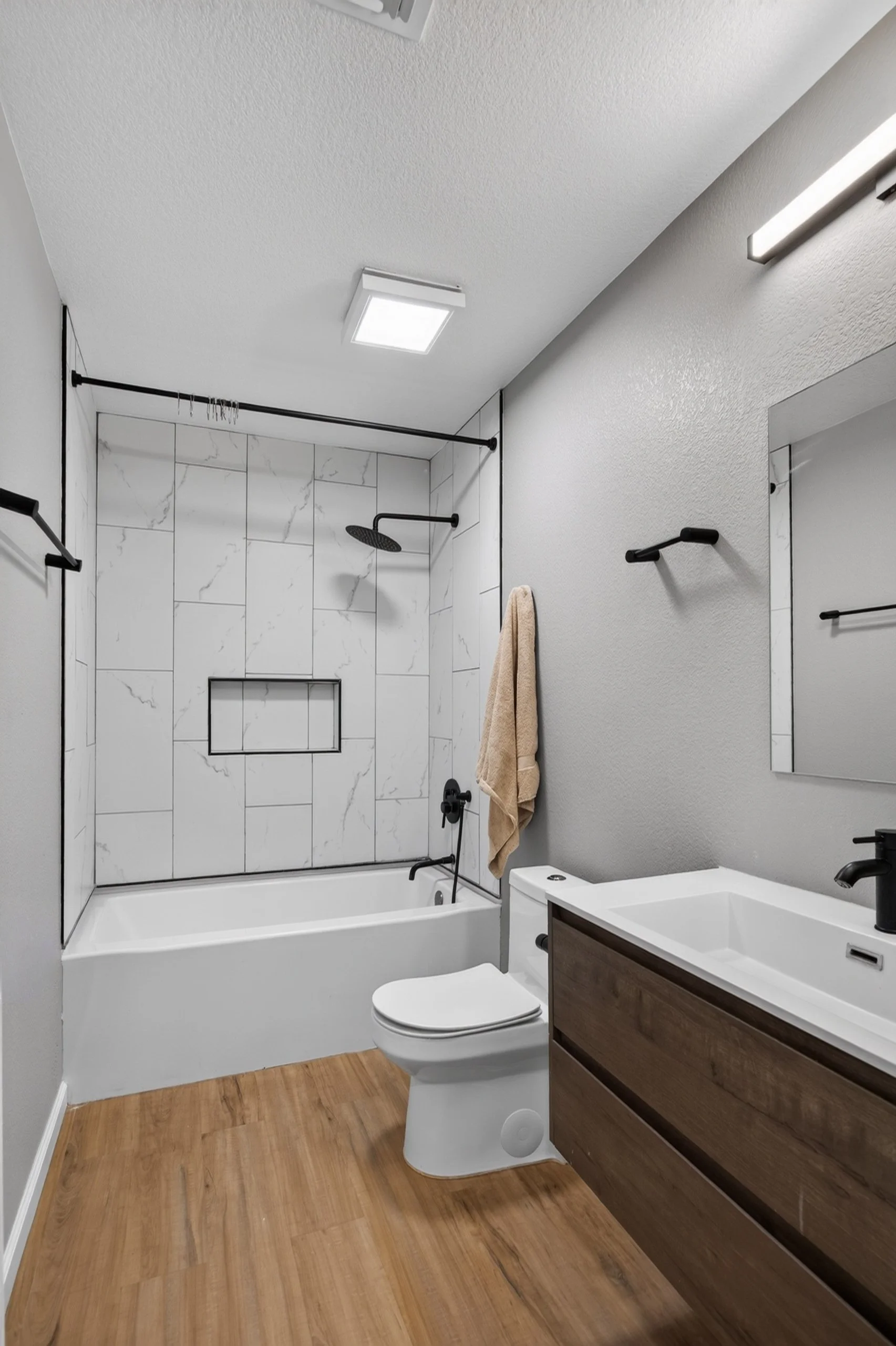 38 Bathroom 2.jpg