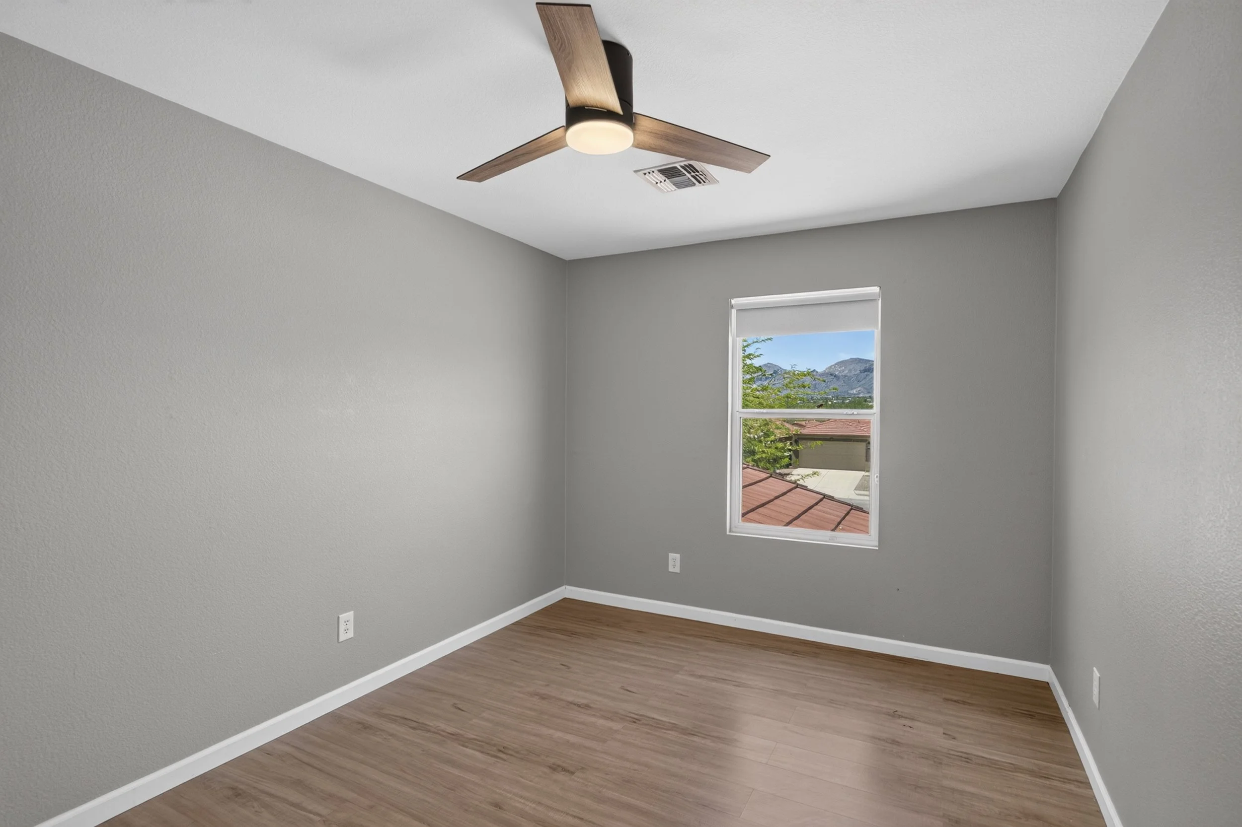 40 Bedroom 2 photo a.jpg