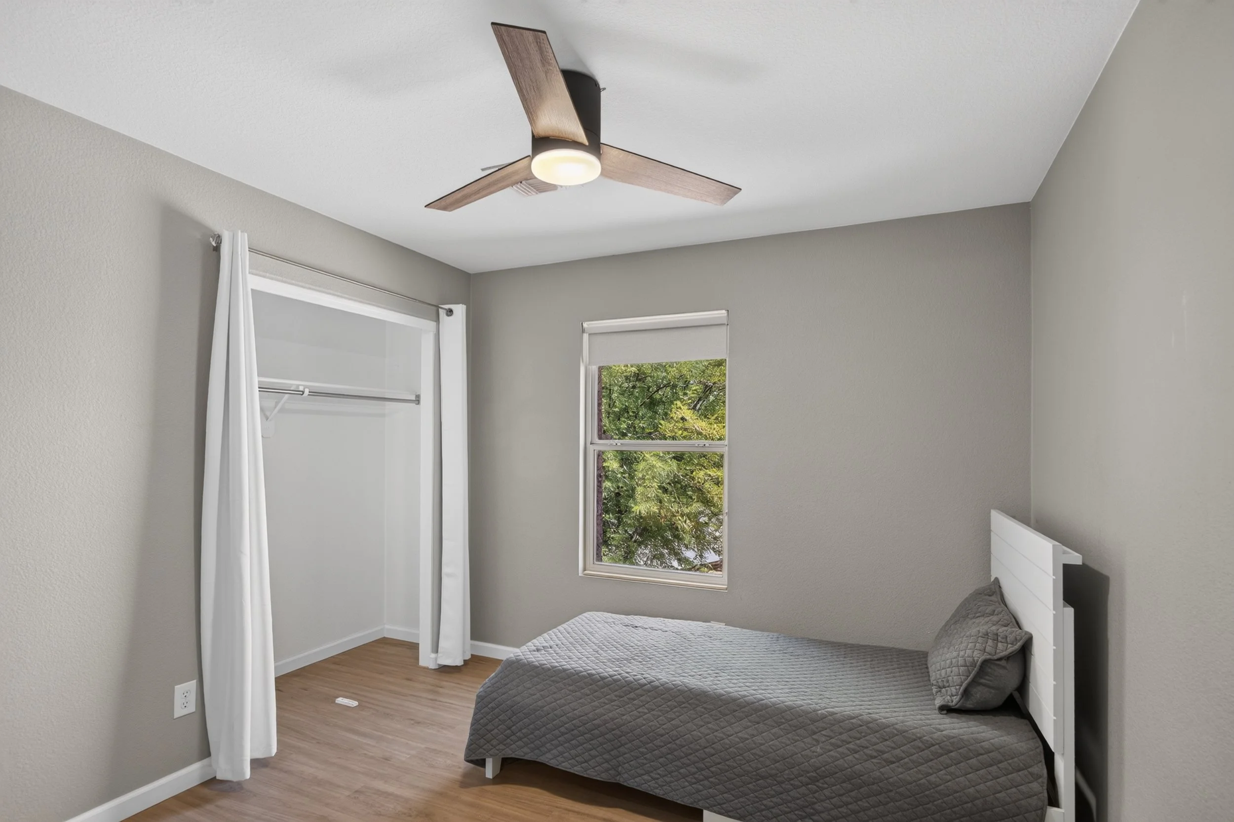 42 Bedroom 3 photo a.jpg