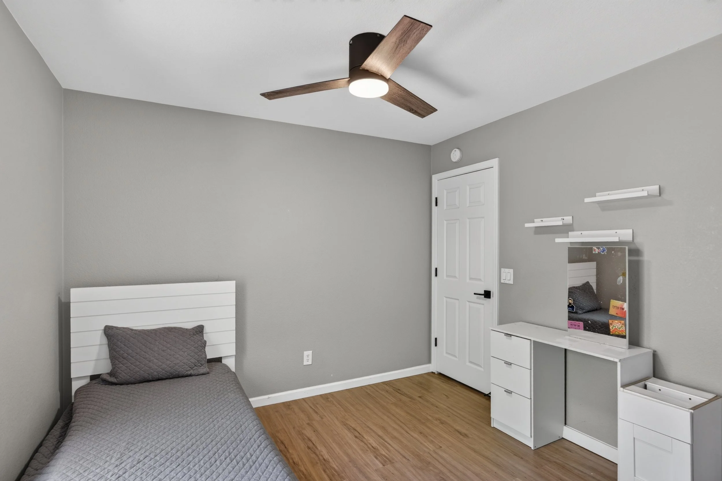 43 Bedroom 3 photo b.jpg