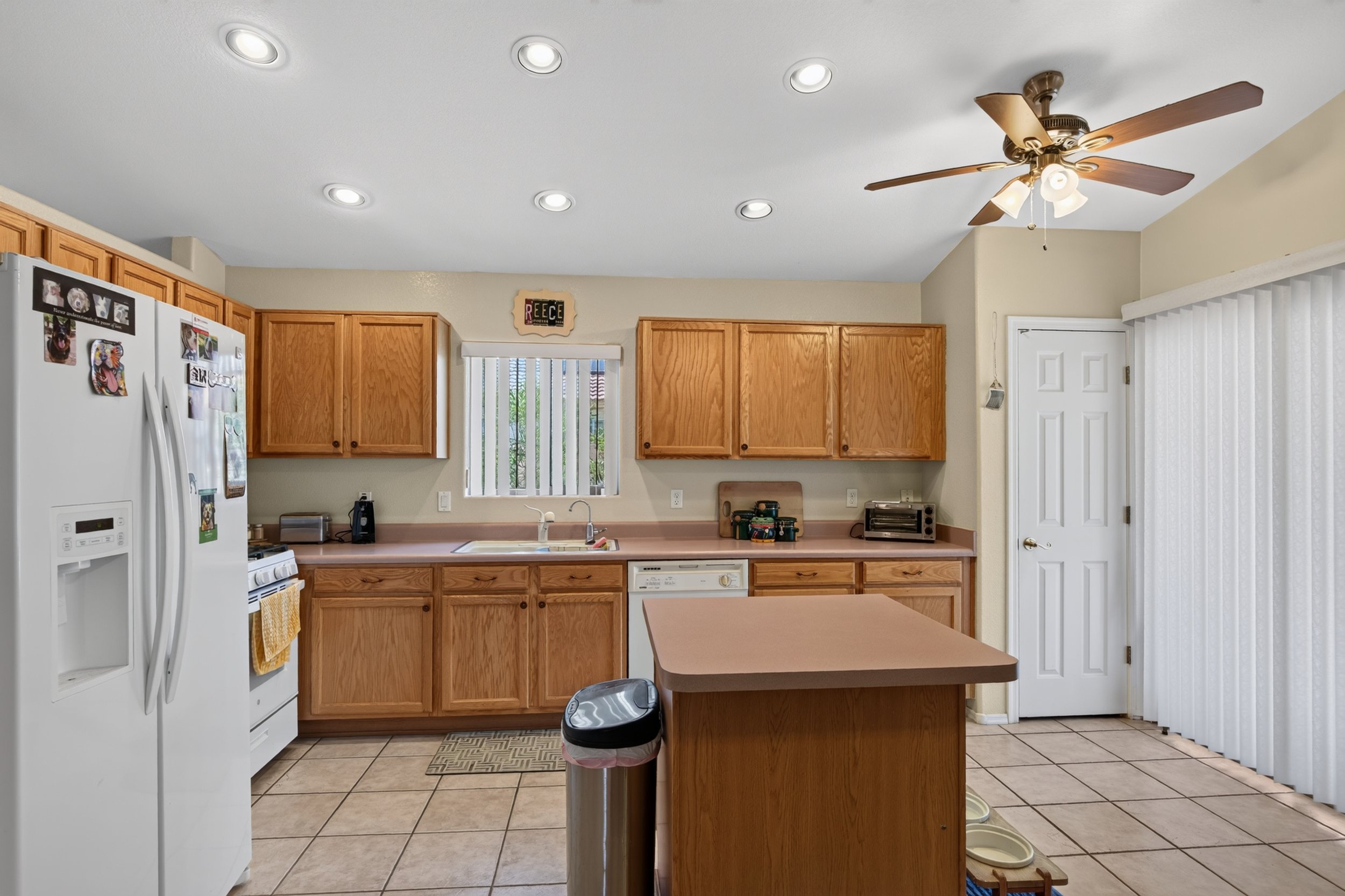 13 Kitchen photo a.jpg