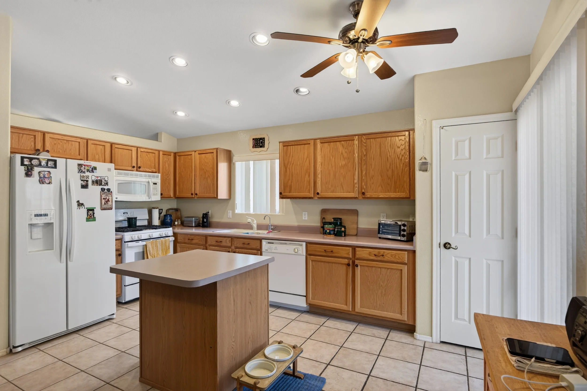14 Kitchen photo b.jpg
