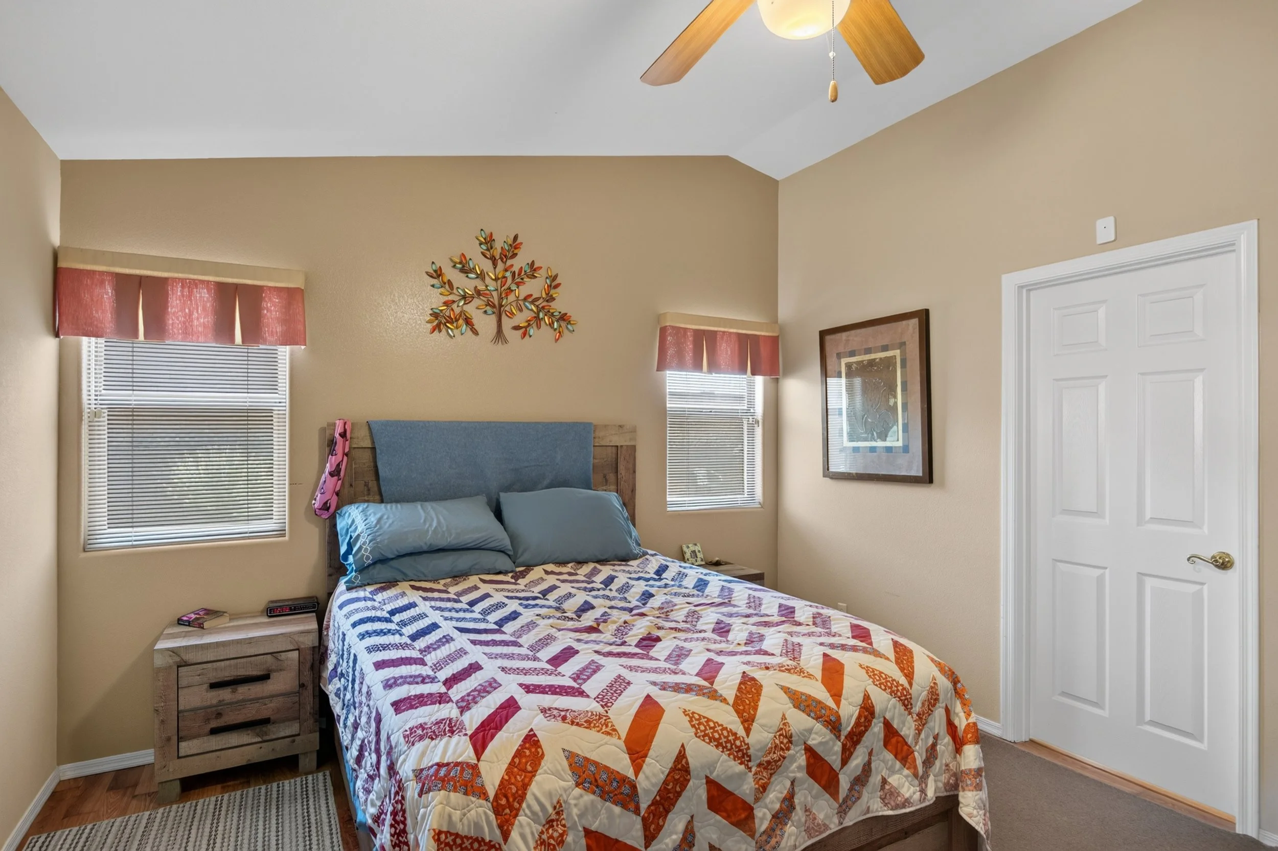 28 Main Bedroom photo d.jpg