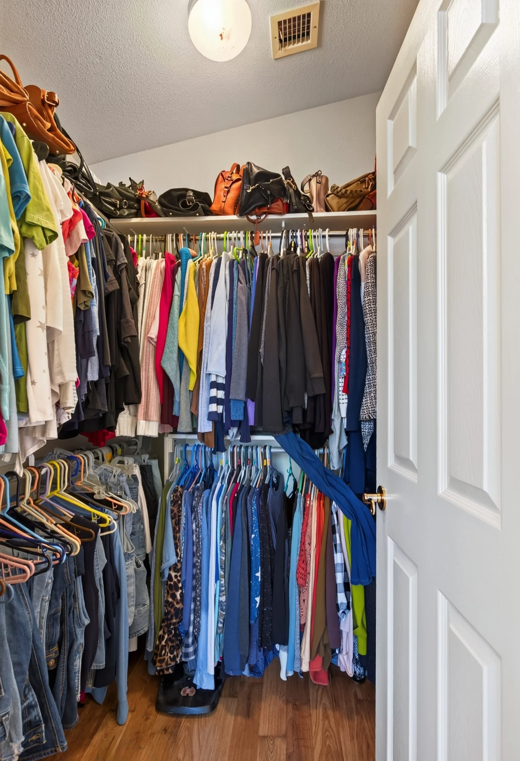 31 Main Bedroom Closet.jpg