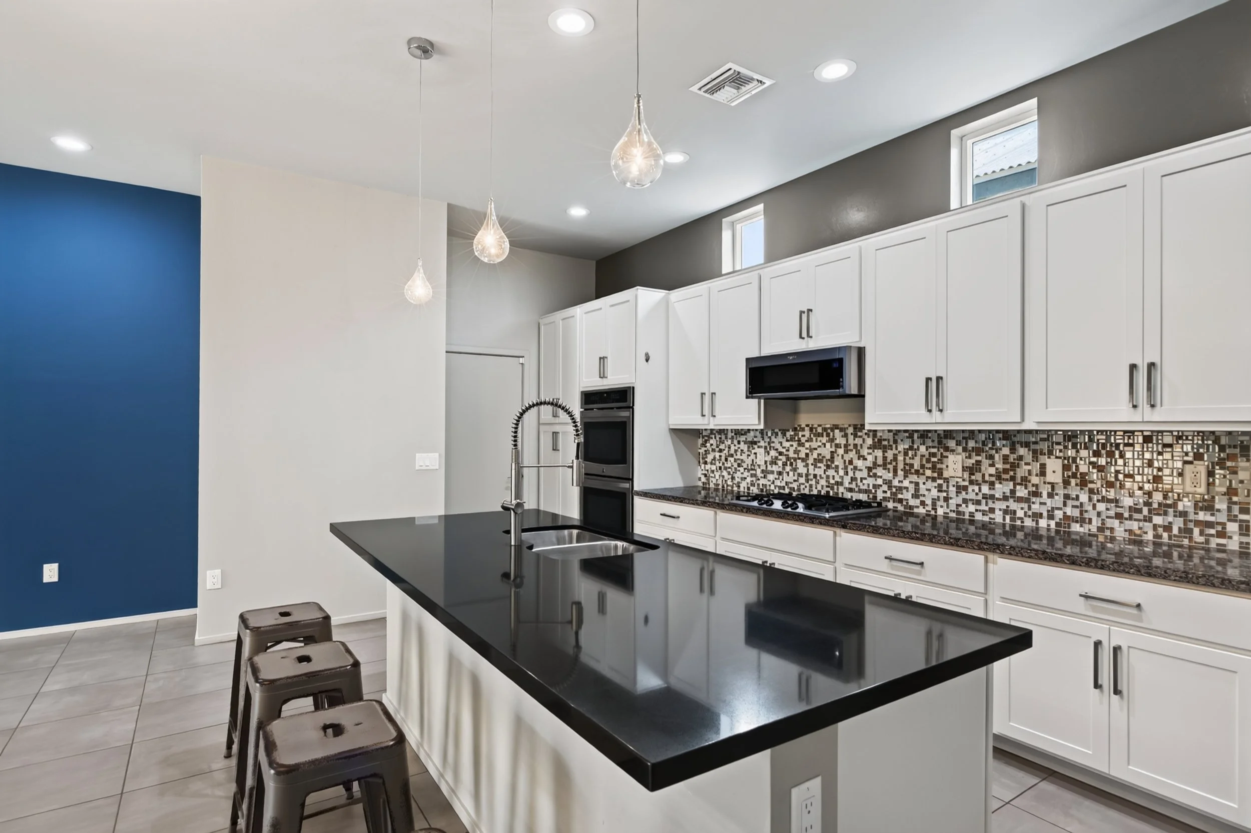 13 Kitchen photo b.jpg
