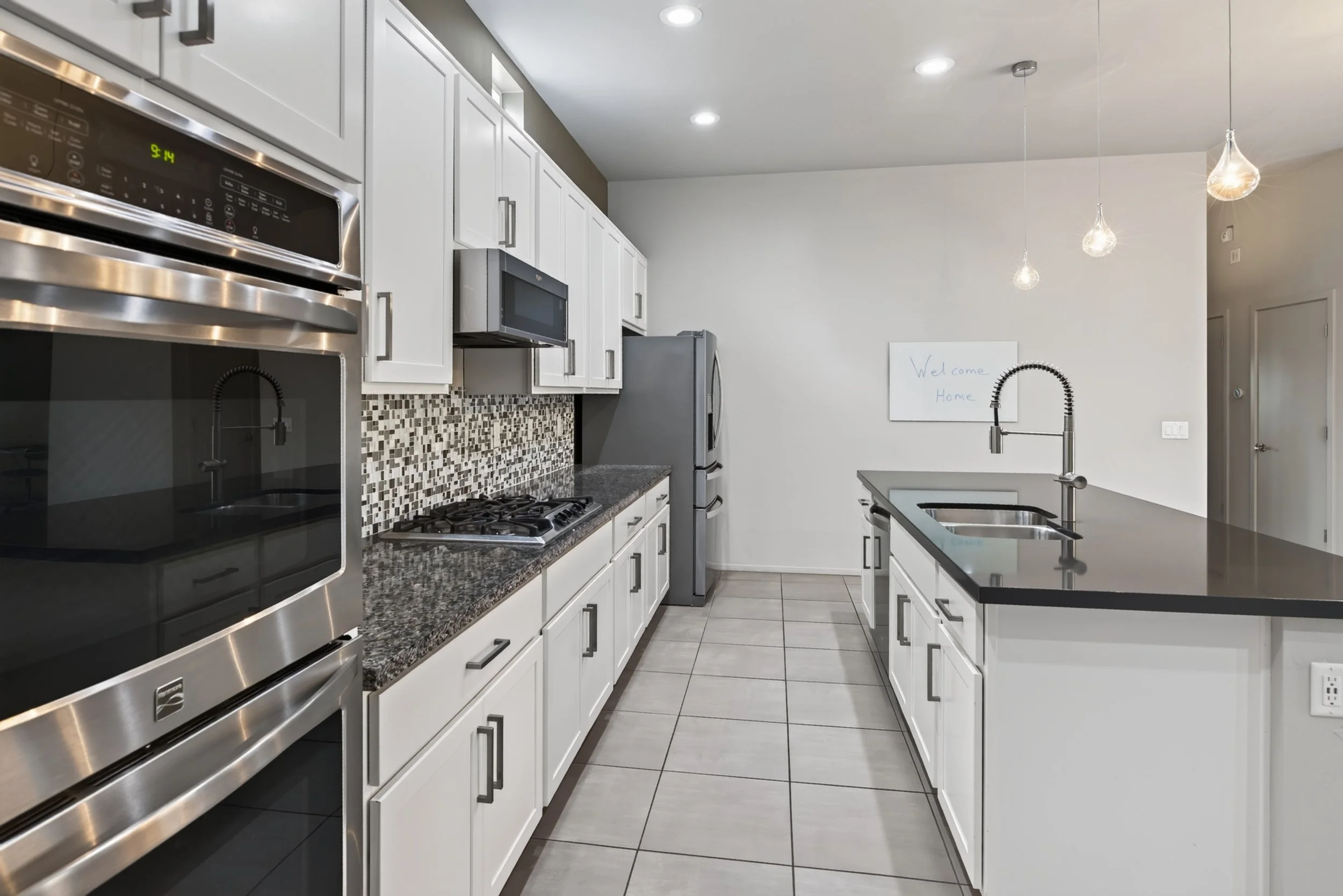 15 Kitchen photo d.jpg