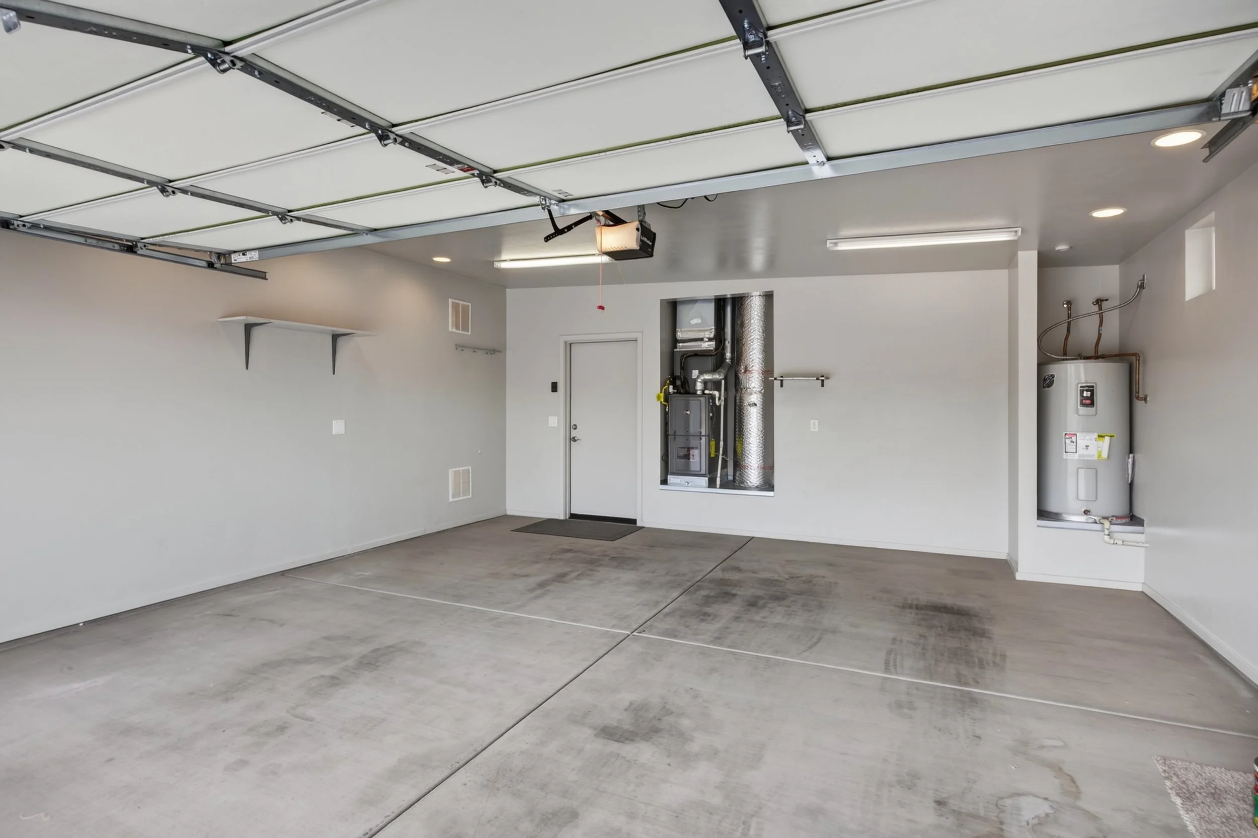 16 Garage.jpg