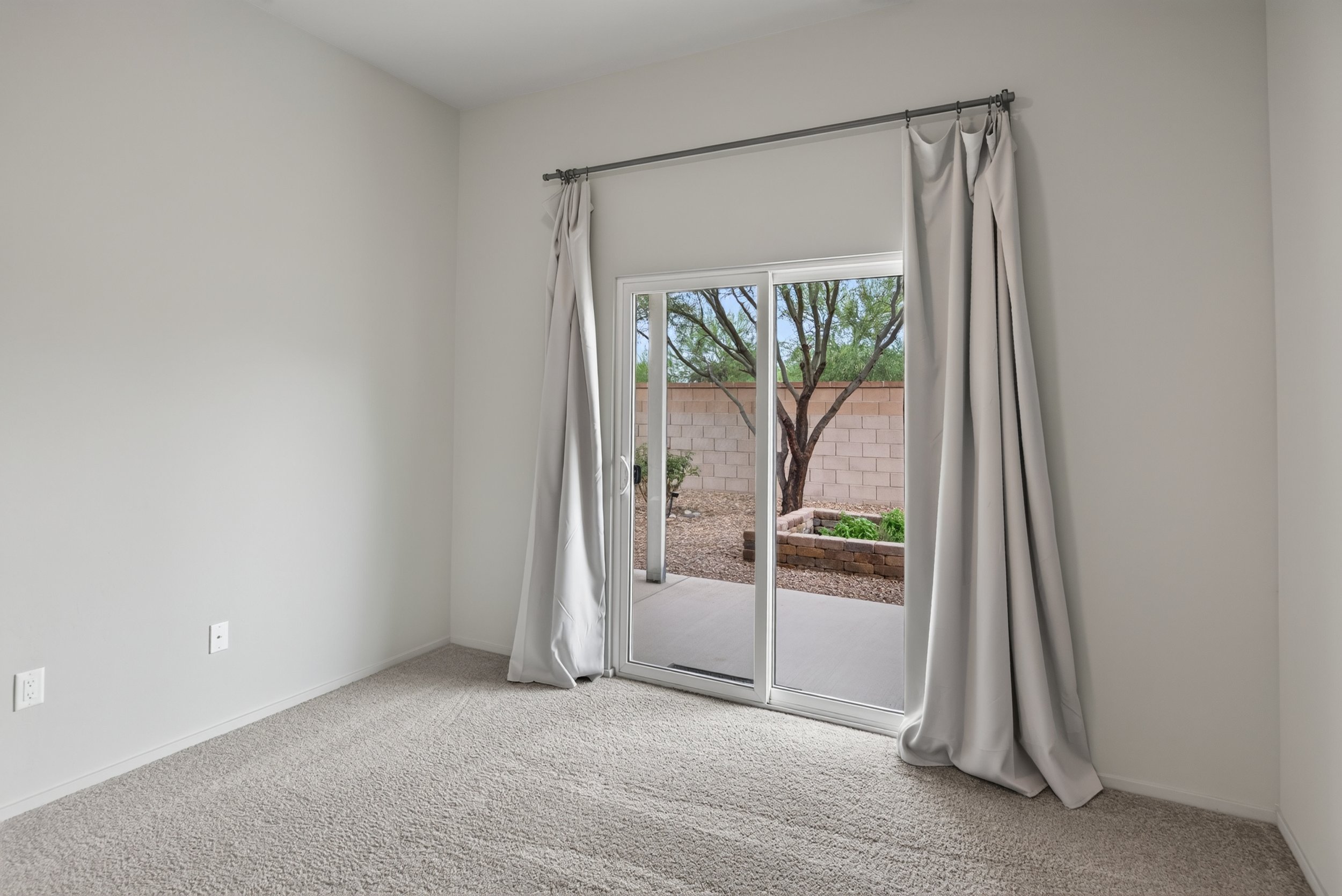 21 Bedroom photo a.jpg