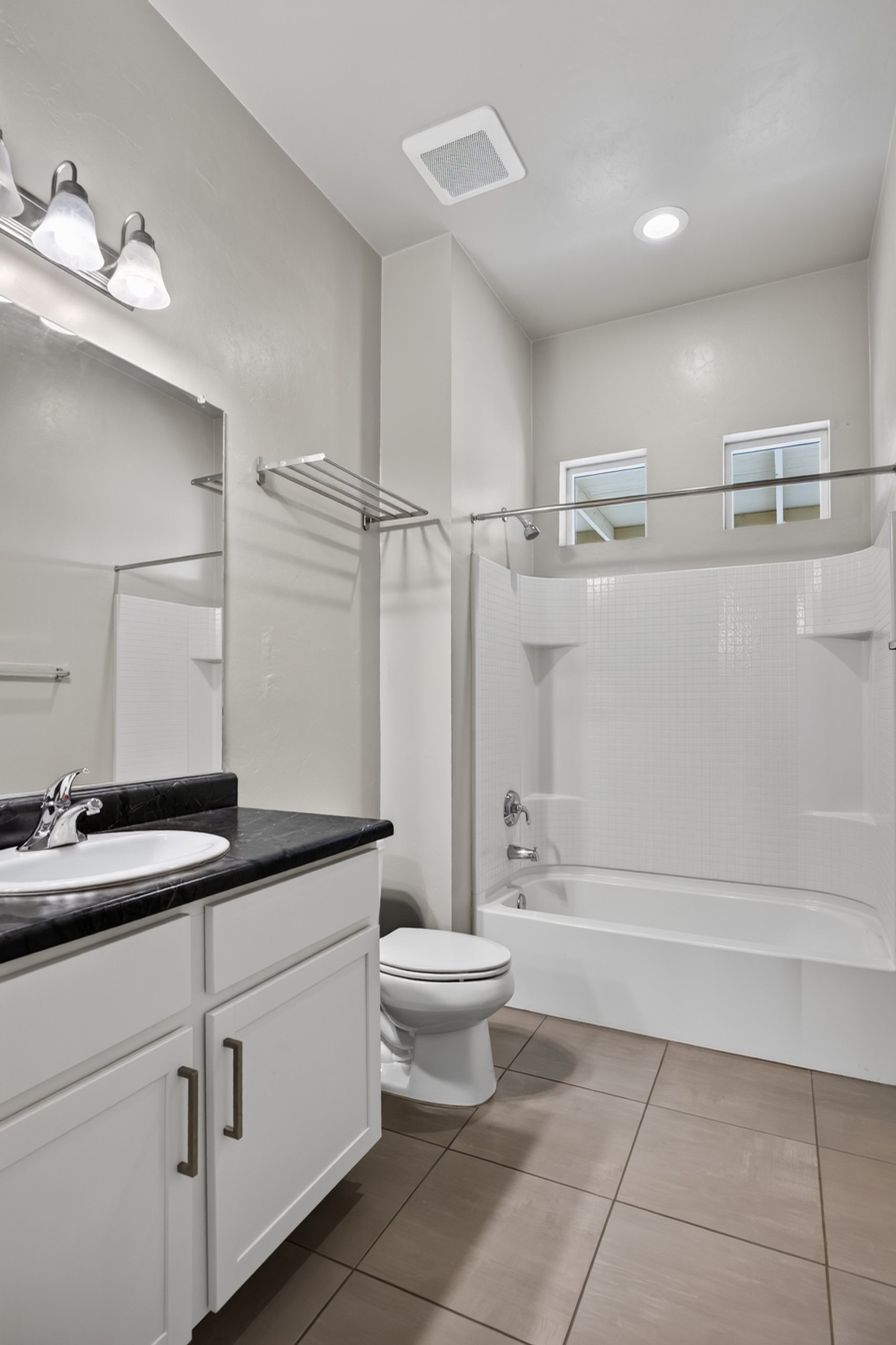 23 Bathroom.jpg