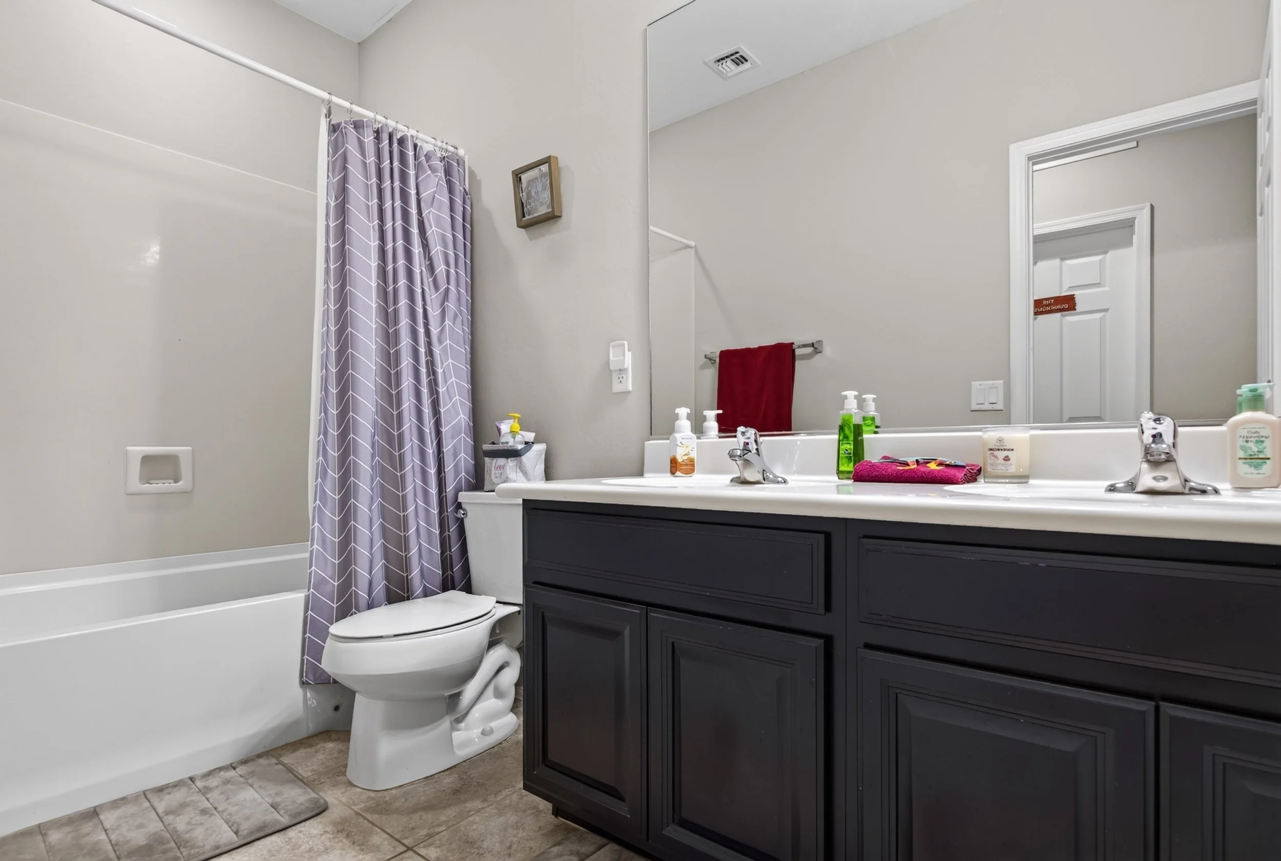 23 Bathroom.jpg