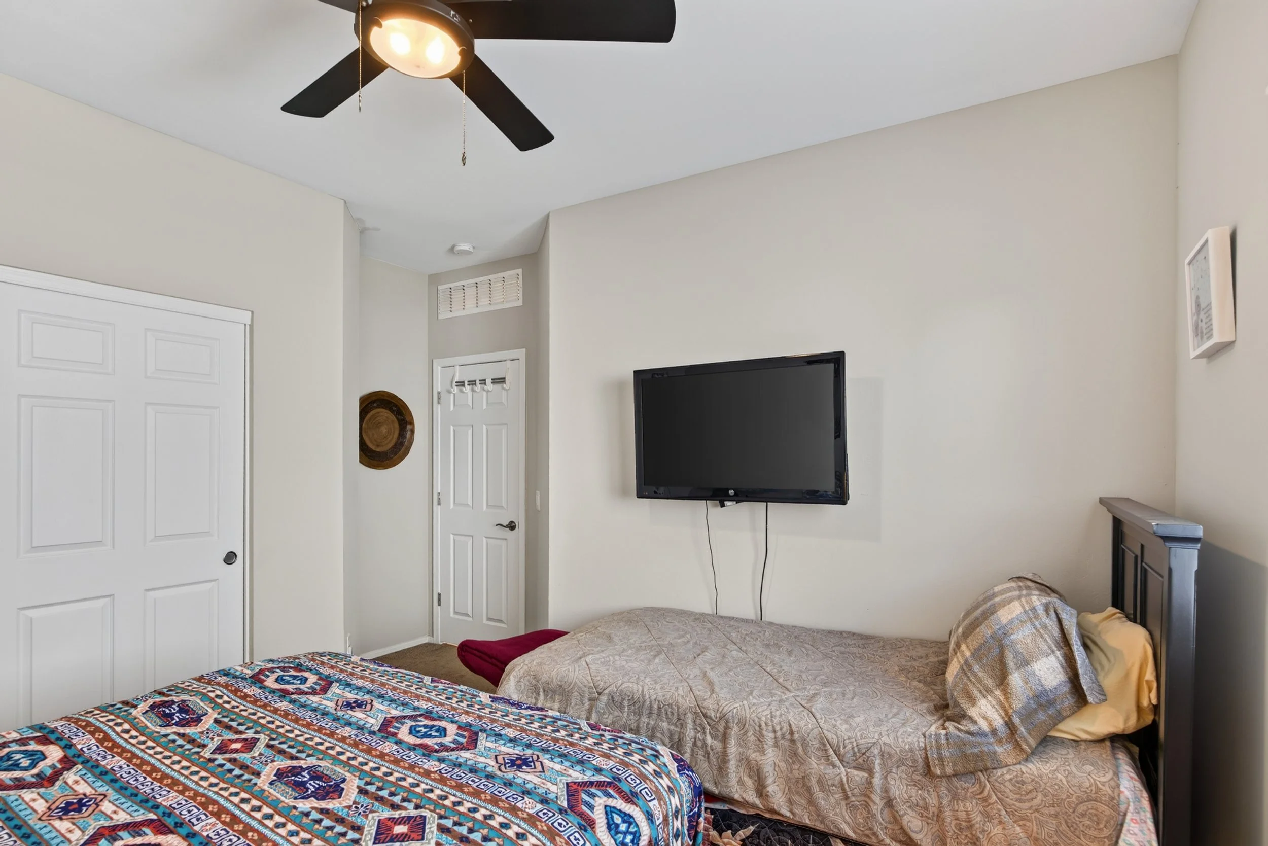 25 Bedroom 1 photo b.jpg