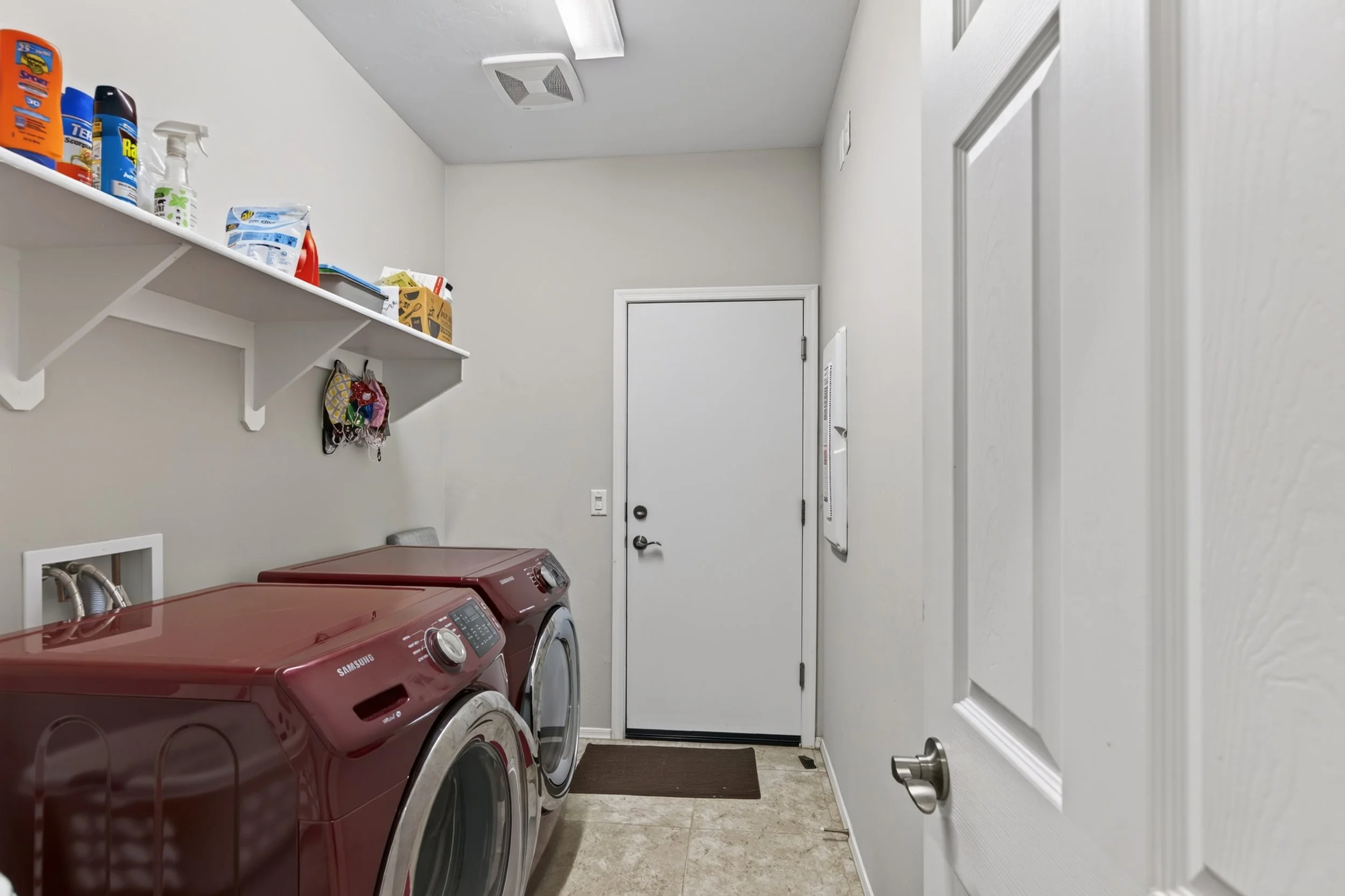 28 Laundry Room.jpg