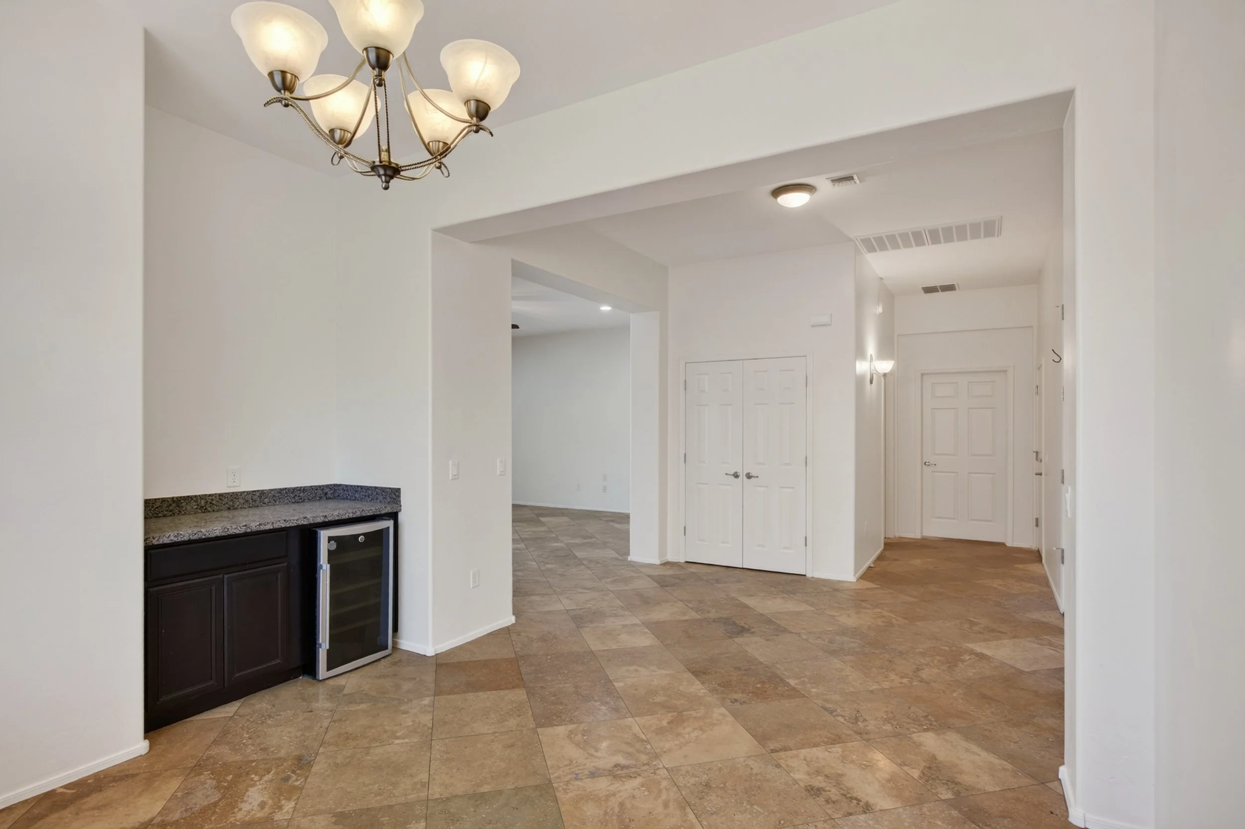 10 Dining Room photo b.jpg